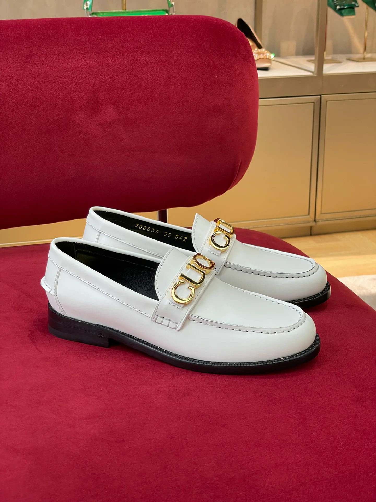 Новинка сезона осень/зима 2022 от Gucci - Лоферы - Белые