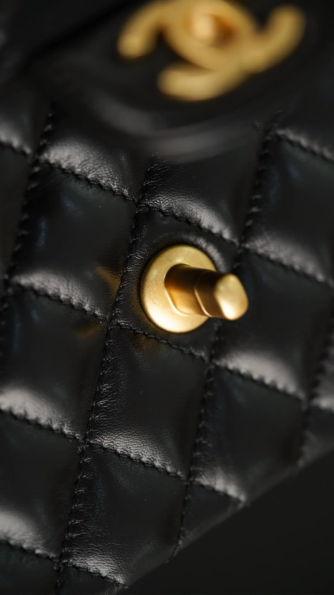 Сумка Chanel 25p Handle Flap Bag (квадратная) - черно-золотая