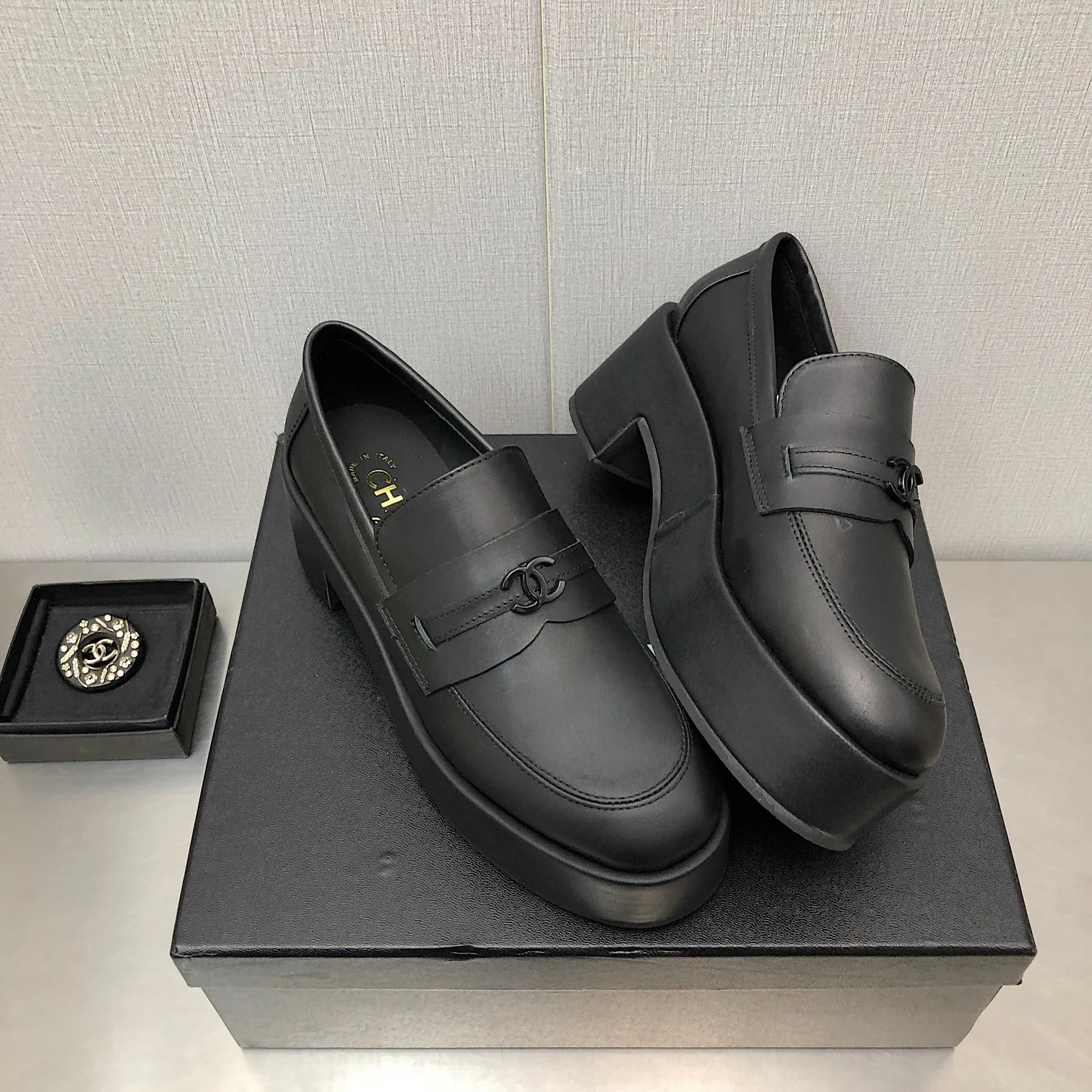 Новинка сезона осень/зима 2022 от Chanel - Лоферы на платформе - Черные