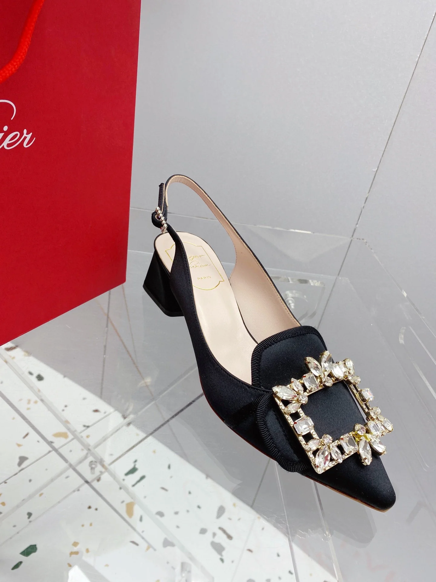 Обувь RV Shoes - Новинка ранней весны 2023 года - Сандалии на низком каблуке с пряжкой в ??виде снежинки - Черные