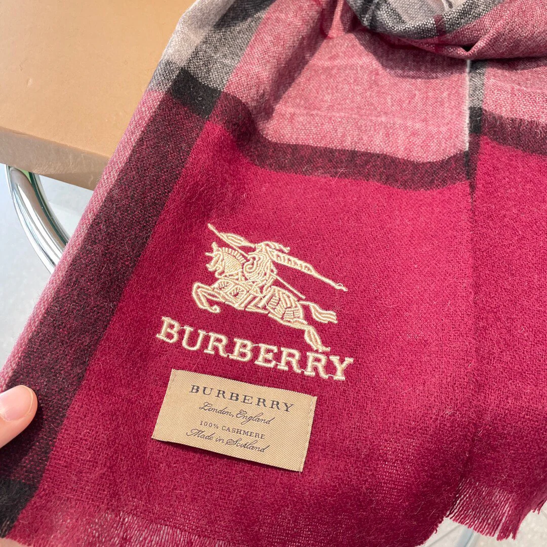 Классический кашемировый клетчатый шарф Burberry с узором 
