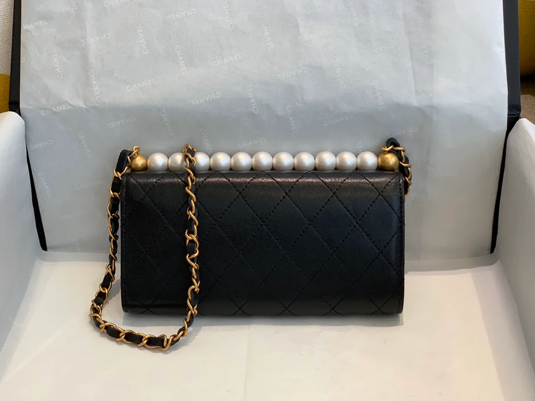 Chanel - с жемчужной цепочкой (woc)