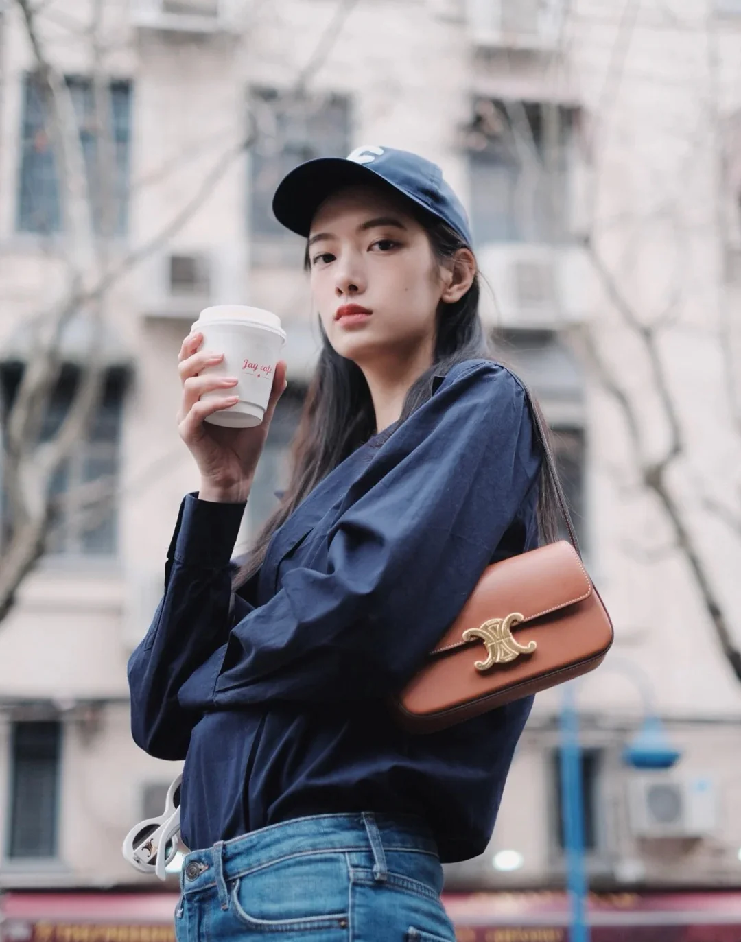 Сумка через плечо Celine Triomphe из коровьей кожи - коричневая