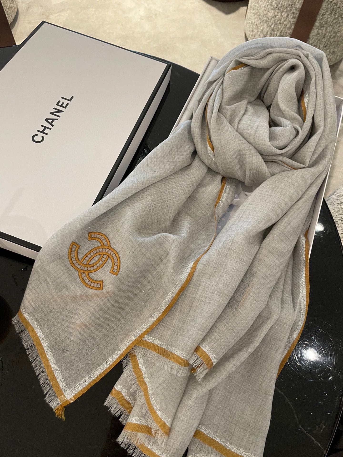 Шарф Chanel с металлизированной нитью - 90-200 см - Кашемир Кашмир Хайленд - Серый