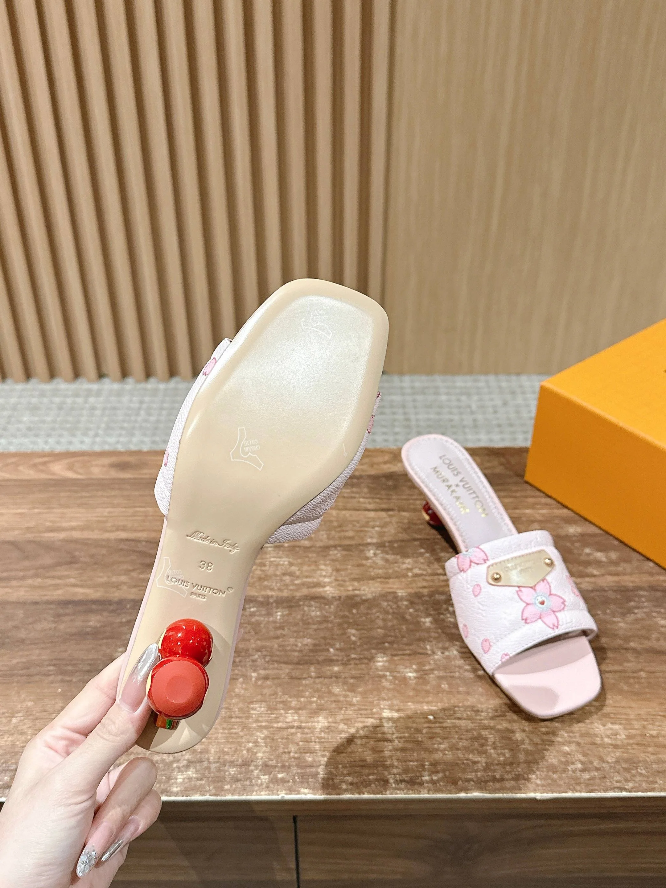 LV - Коллекция Такаши Мураками в стиле ретро - Сандалии на низком каблуке - Розовые