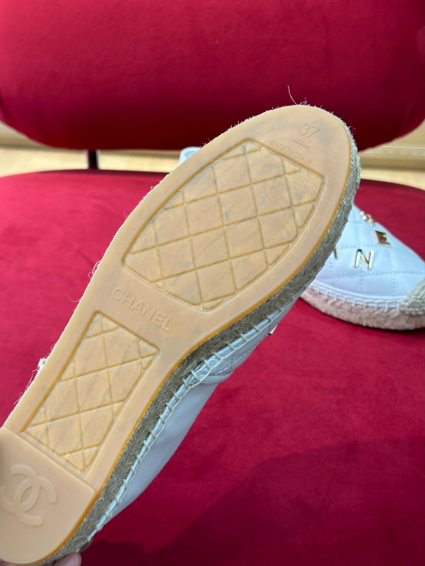 Новинка сезона весна/лето 2023 от Chanel - Рыбацкие туфли с надписями