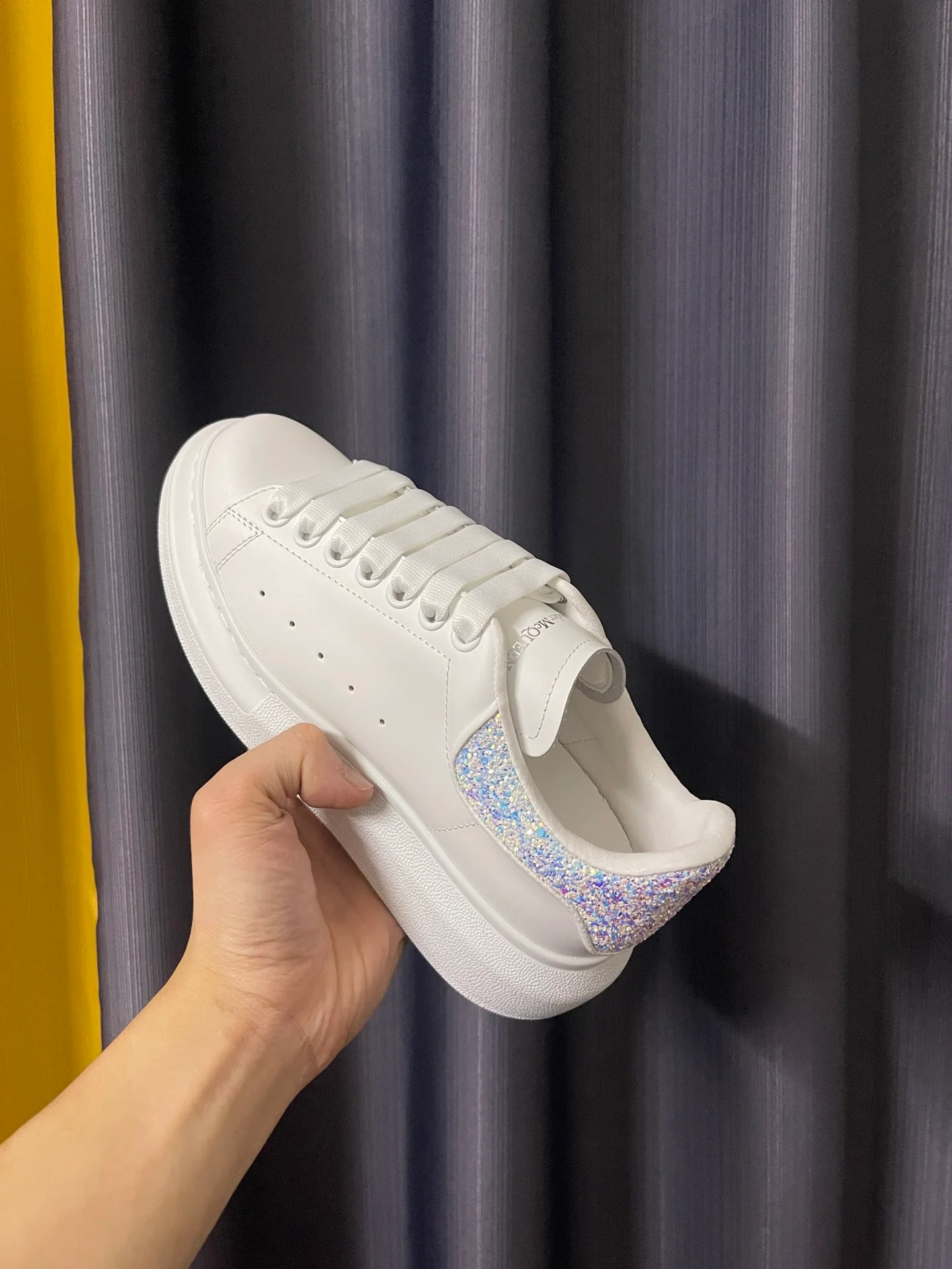 Классические белые кроссовки McQueen - унисекс - переливающийся белый - премиум-издание