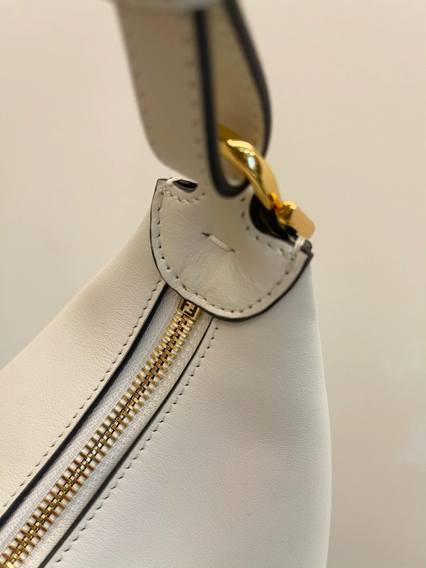 Fendi-fendigraphy - Большая белая кожаная сумка через плечо