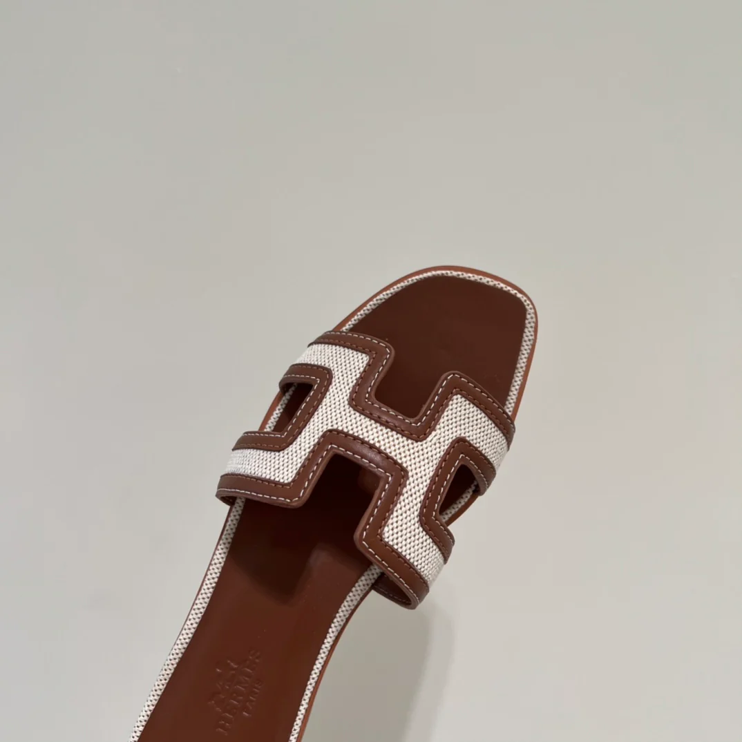 Новинка сезона весна/лето 2022 от Hermes - плоские тапочки H - 4