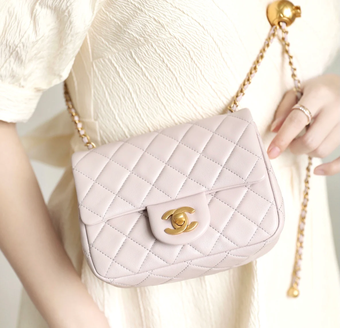 Chanel - Сумка-клатч Golden Globe Square Flap Bag - 18 см - из овечьей кожи