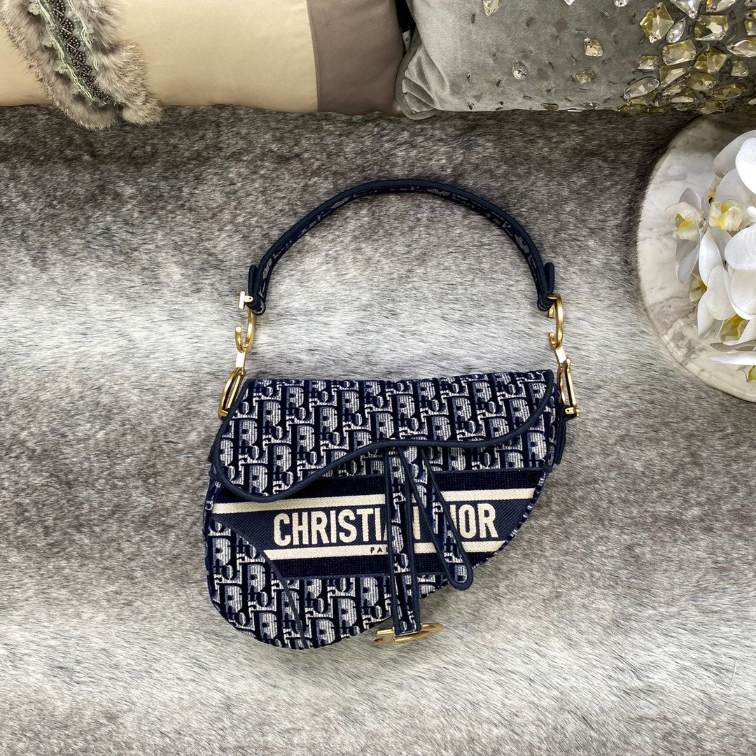 Сумка Dior Saddle Bag - бархат, 2020 год.