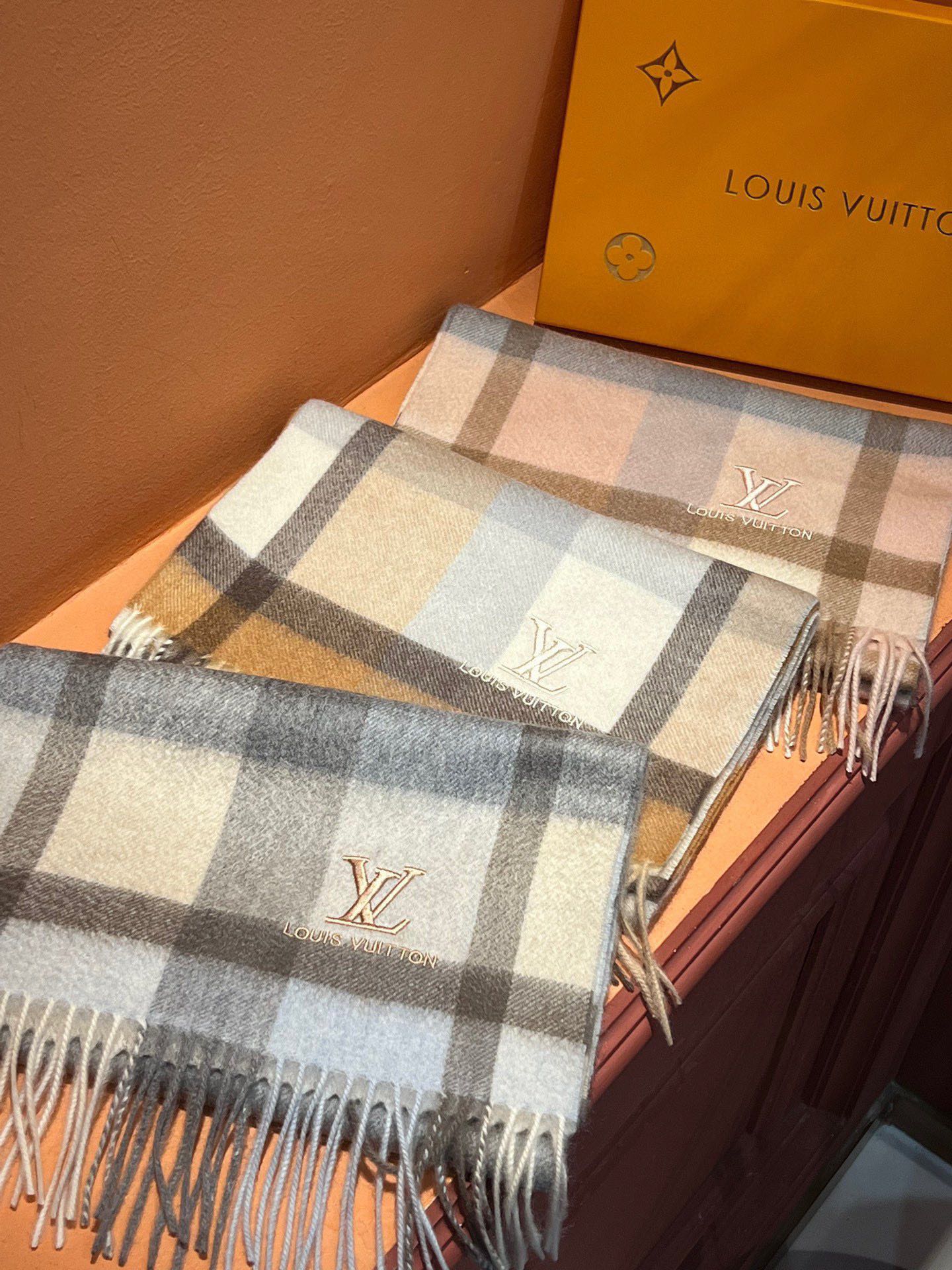 Классический клетчатый шарф LV 2024 - коричневый