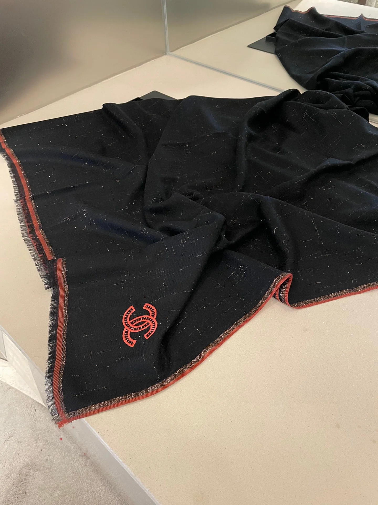 Шарф Chanel с металлизированной нитью - 90-200 см - Кашемир Кашмир Хайленд - Черный