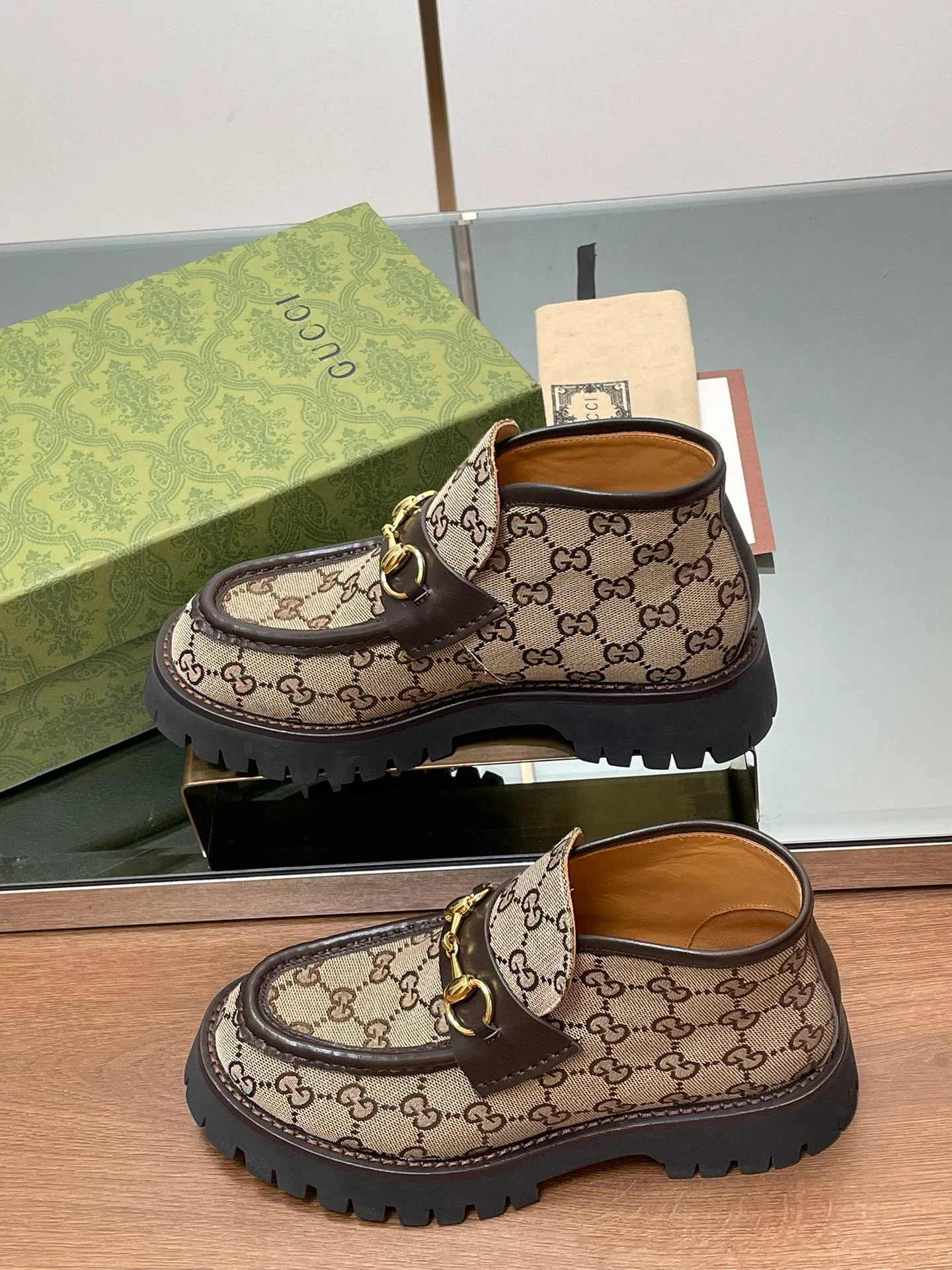 Ботильоны Gucci 2024 на платформе с пряжкой 