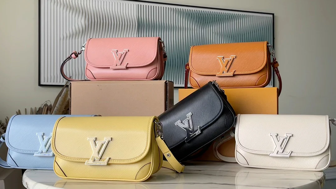 m59459-LV-Grained Epi Leather-Buci Crossbody Bag-Off-White