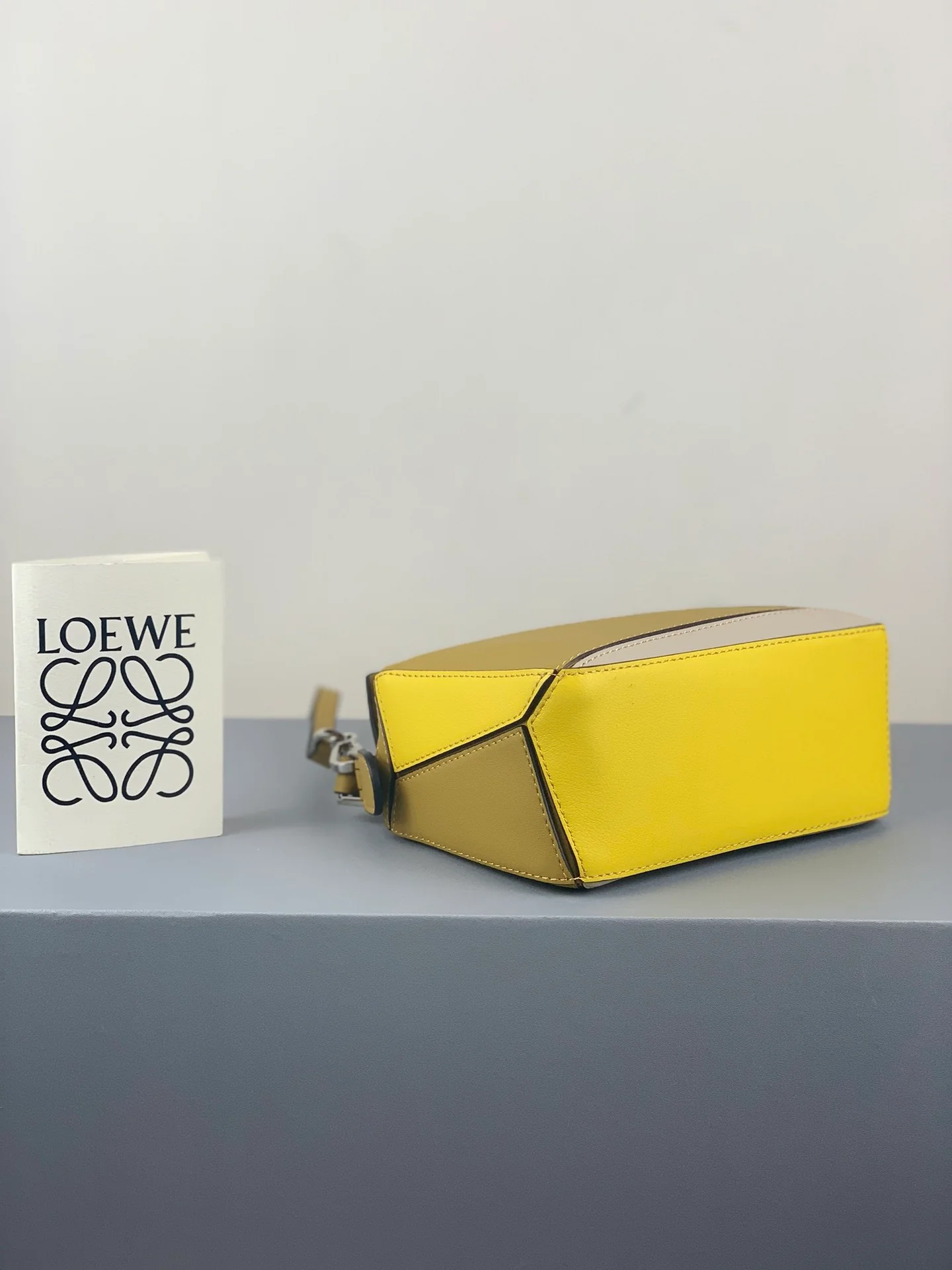 Мини-сумка Loewe Puzzle Bag из телячьей кожи - 19