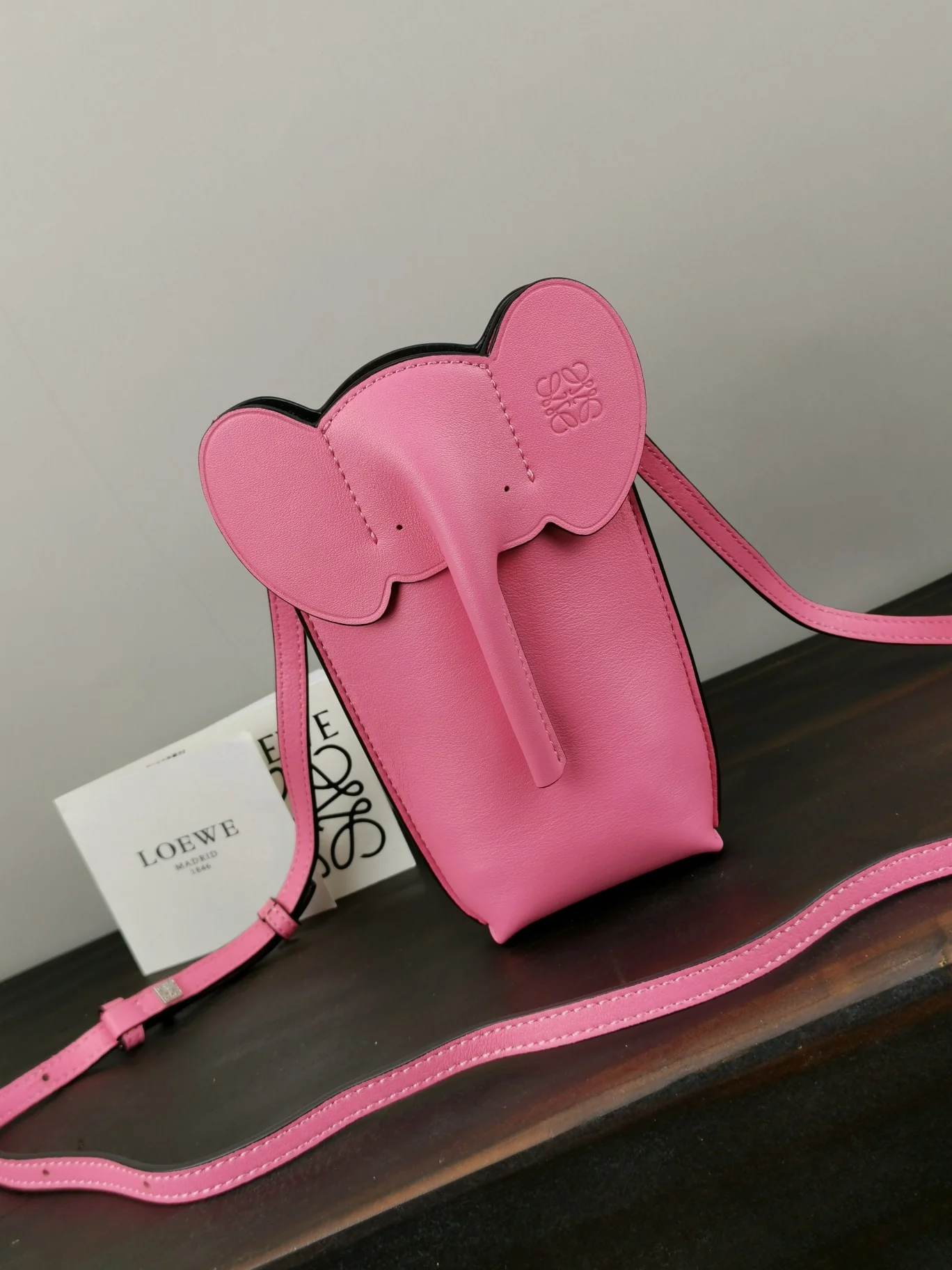 Loewe - Сумка для телефона New Elephant - Розовая