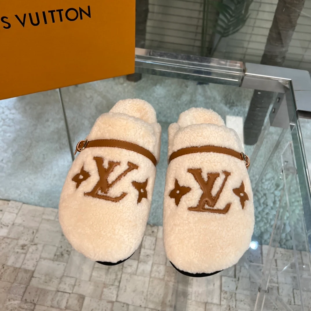 Новинка весны 2022 года от LV — Пушистые полутапочки — Цвет ?слоновая кость?