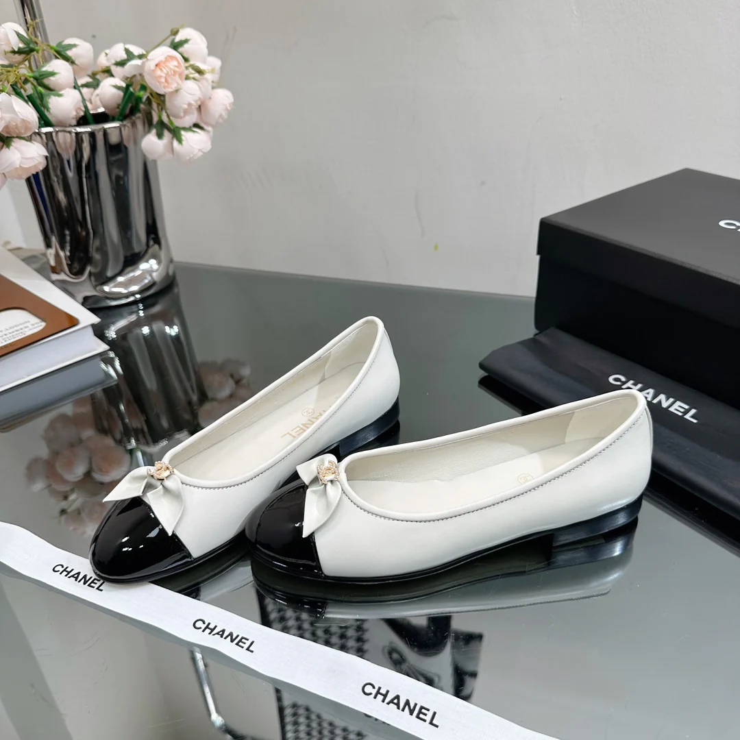Новинка сезона весна/лето 2023 от Chanel - Балетки - Белые