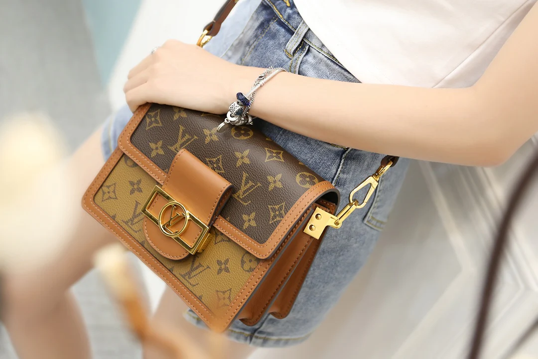 lv-m44580-mini-dauphine-Daphne