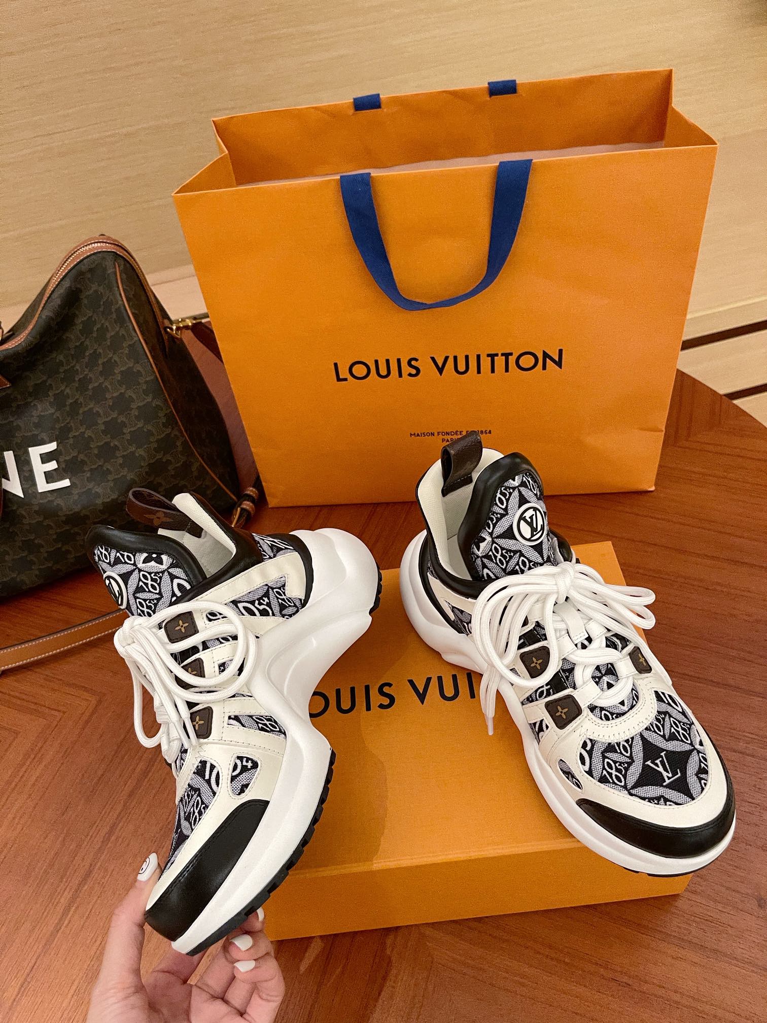 Серия LV Archlight - Новые кроссовки для папы - 11