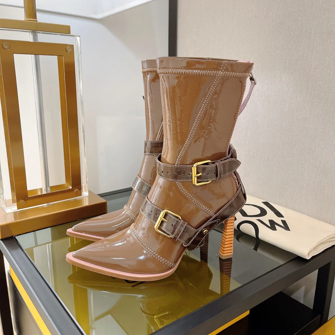 Fendi - Новинка сезона осень/зима 2022 - Сапоги на высоком каблуке