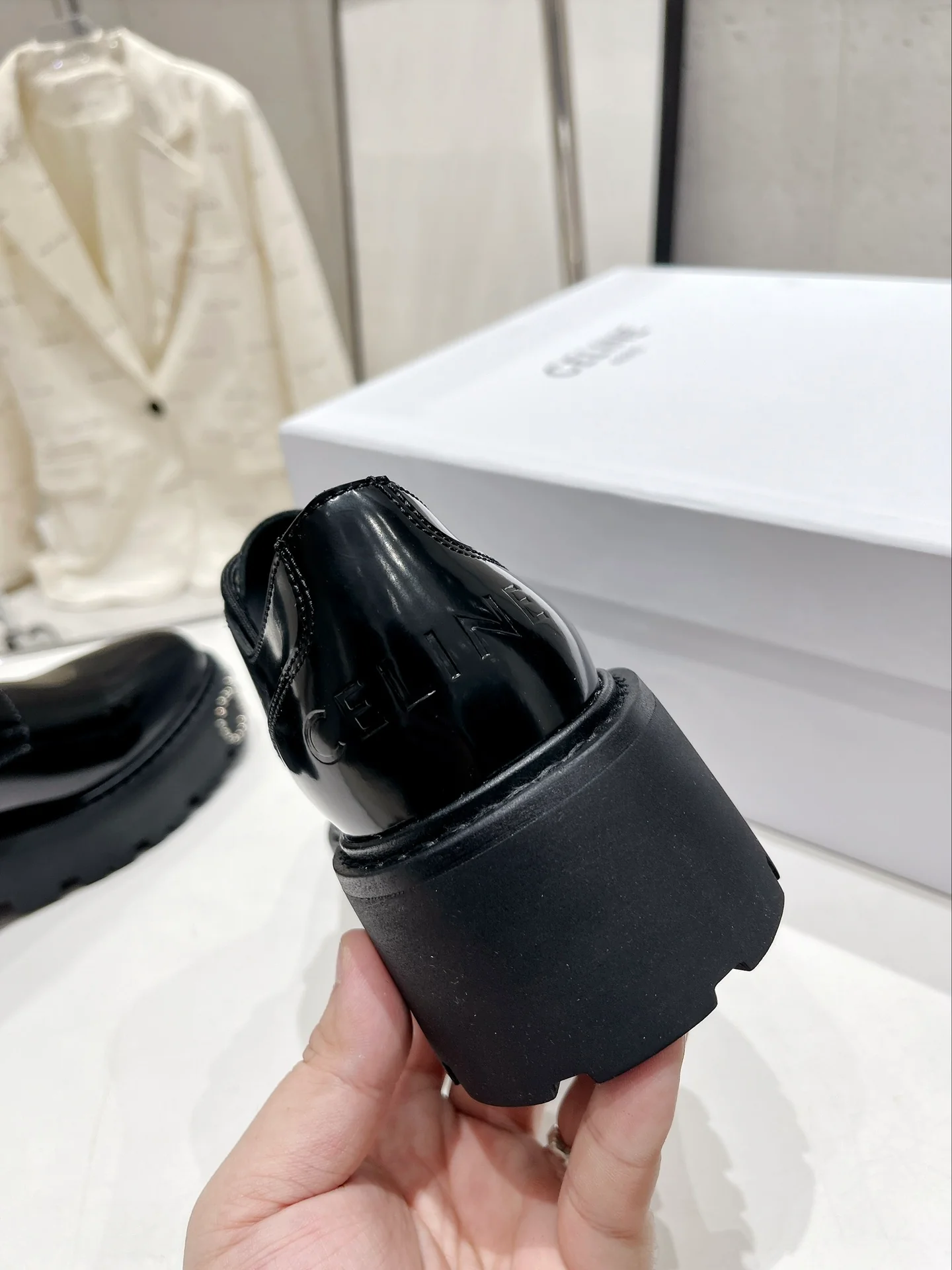 Новинка сезона весна/лето 2023 от Celine - Лоферы на платформе - Черные