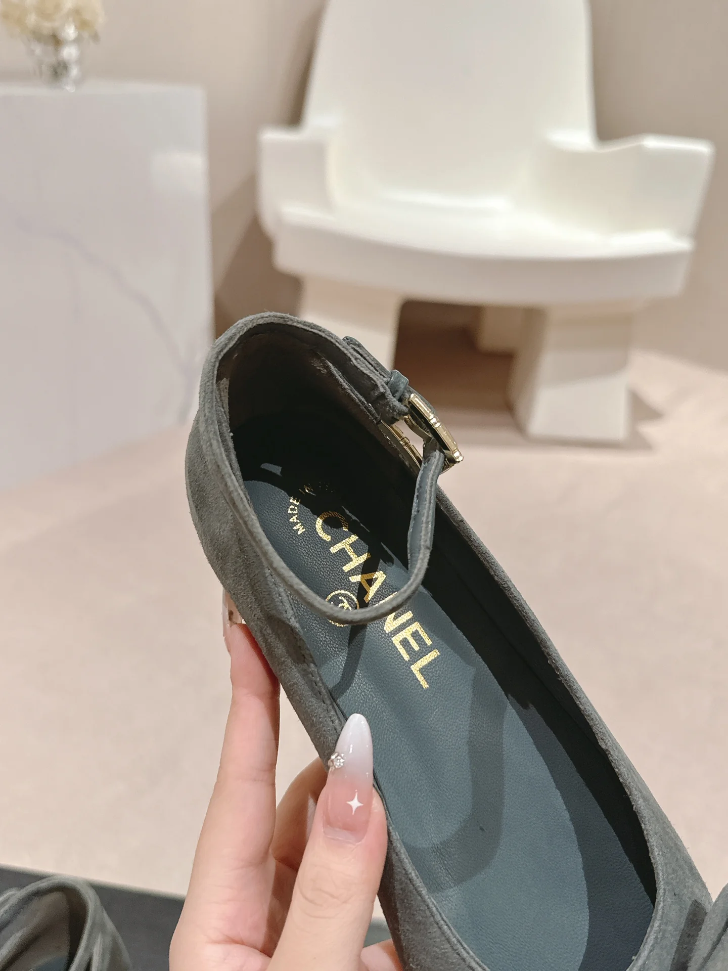 Туфли на низком каблуке Chanel 2024 Ribbon, серые