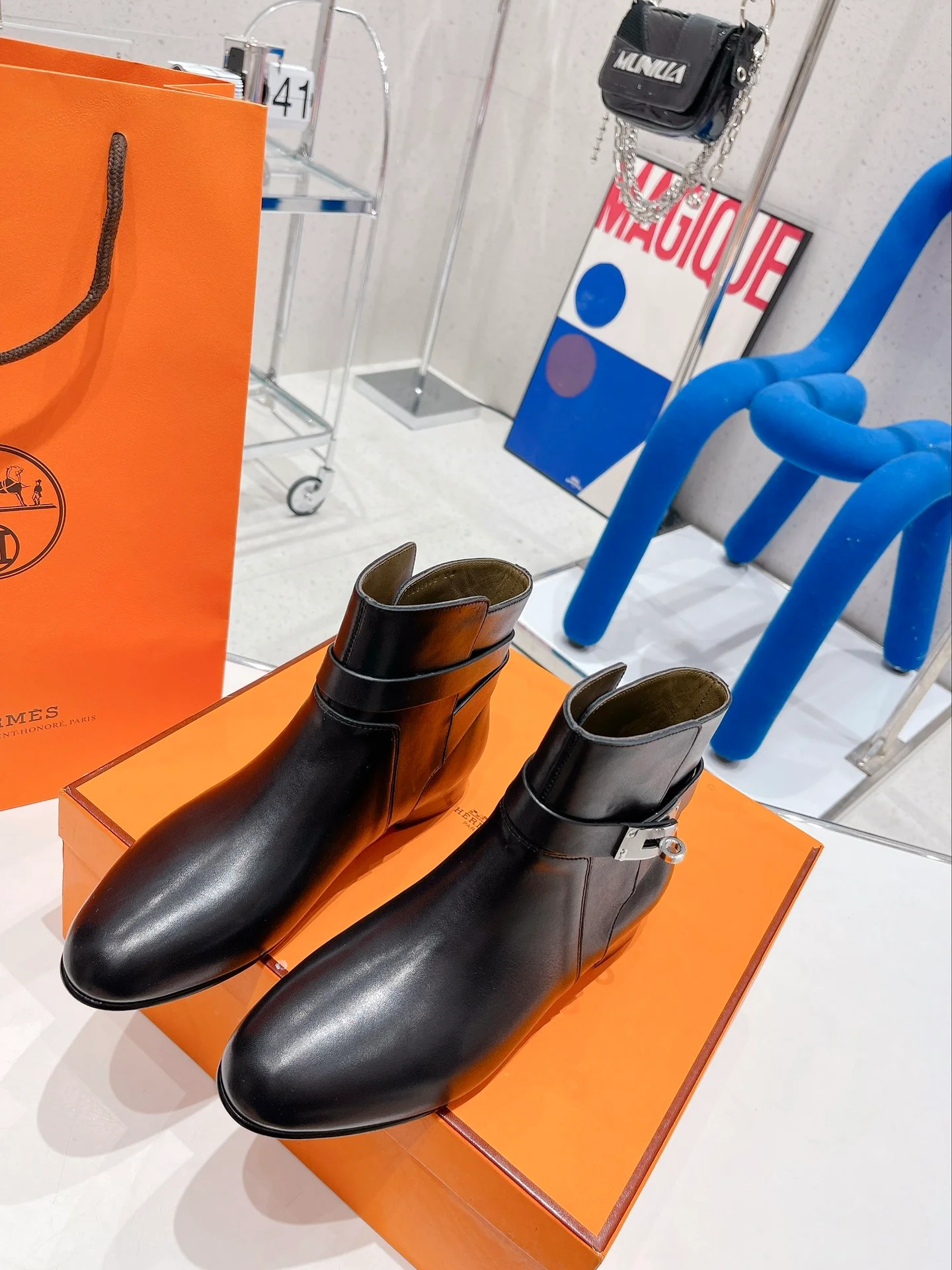 Новинка сезона осень/зима 2022 от Hermes - Ботильоны Kelly с пряжкой - 1