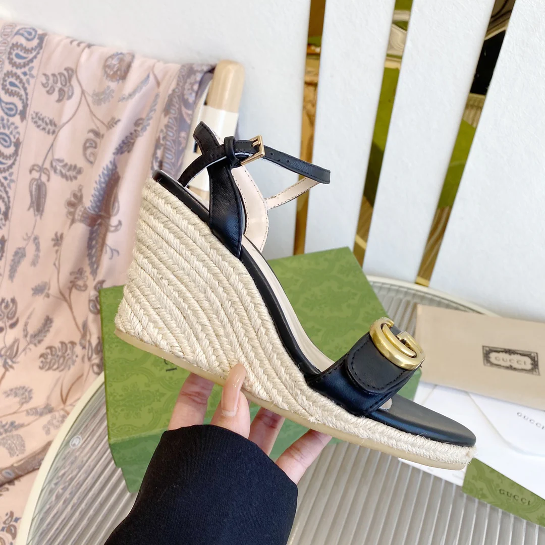 Gucci - Сандалии с соломенной пяткой