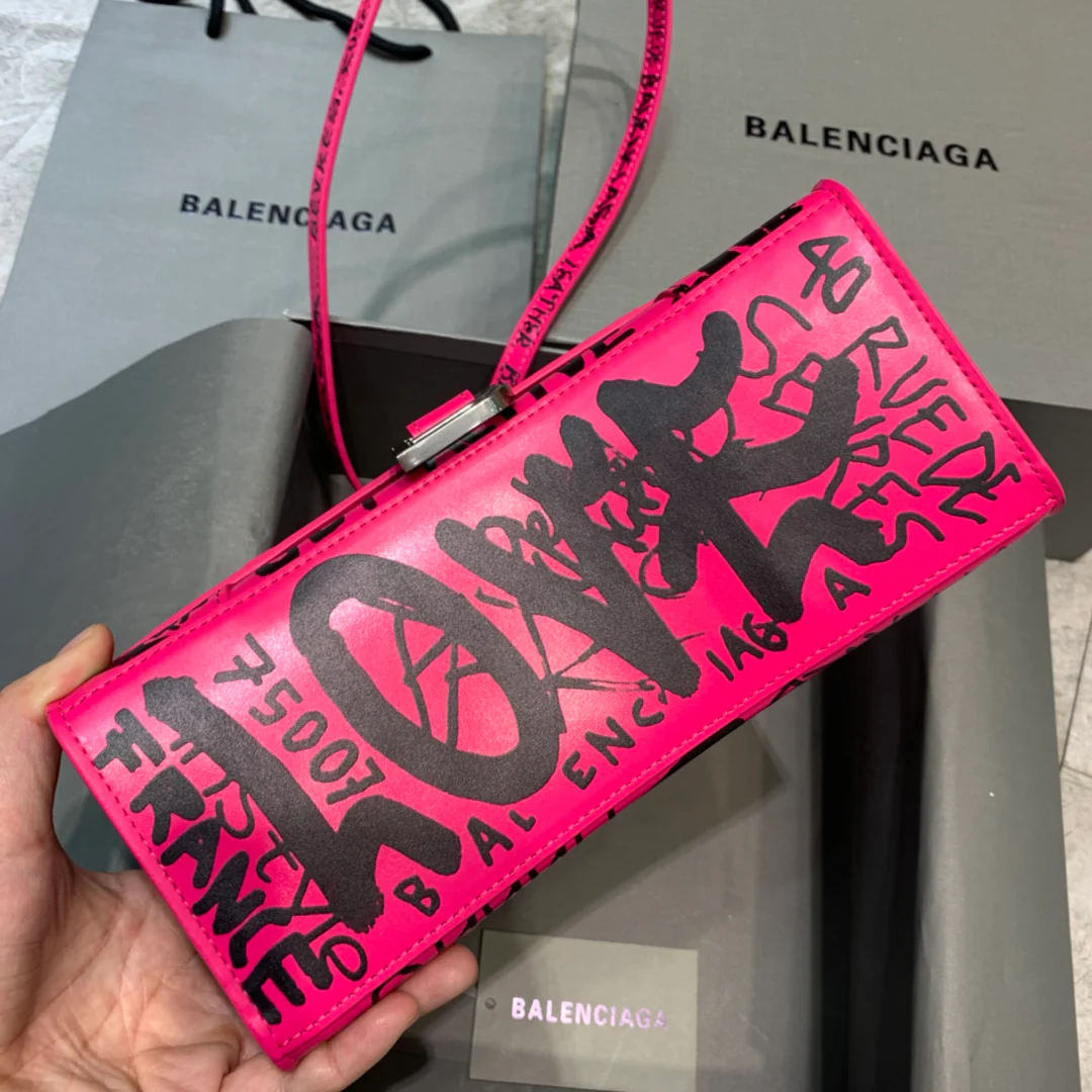 Сумка Balenciaga Hourglass - Розово-красная, однотонная, с граффити.