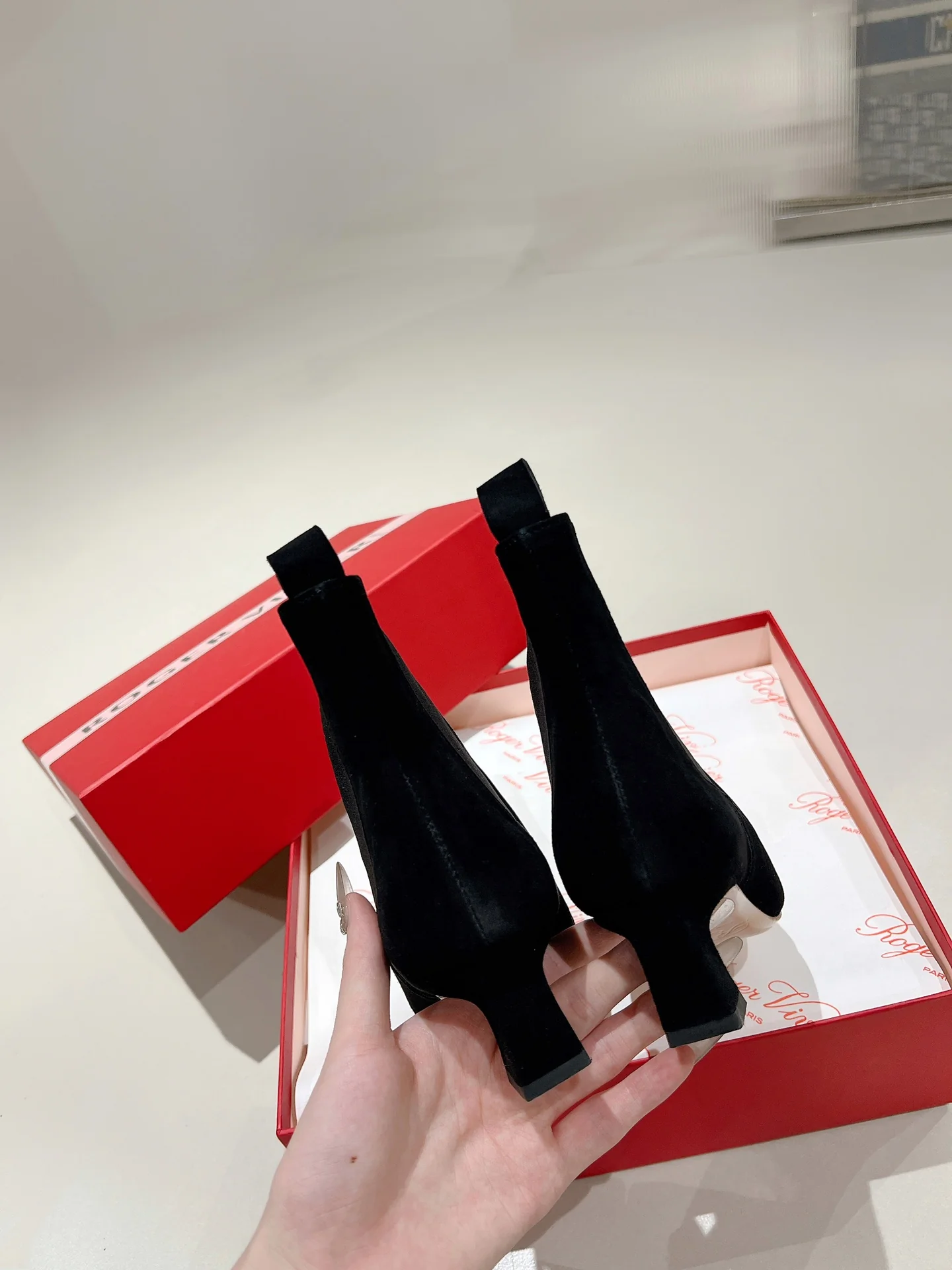 Кожаные ботинки RV-2024, размер 4-5 см, черные.