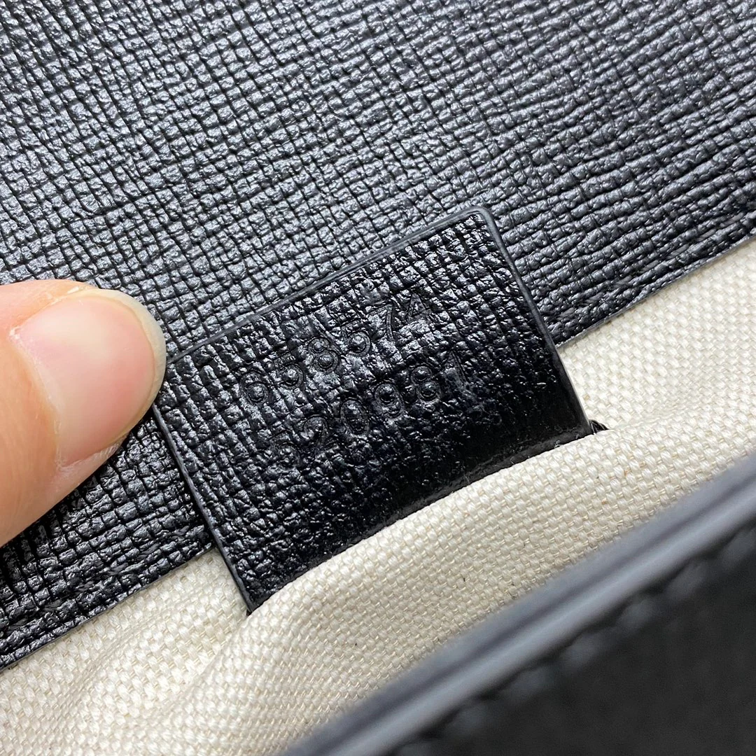 Сумка-седло Gucci 1955 из натуральной кожи с пряжкой в ??виде подковы - 1 шт.