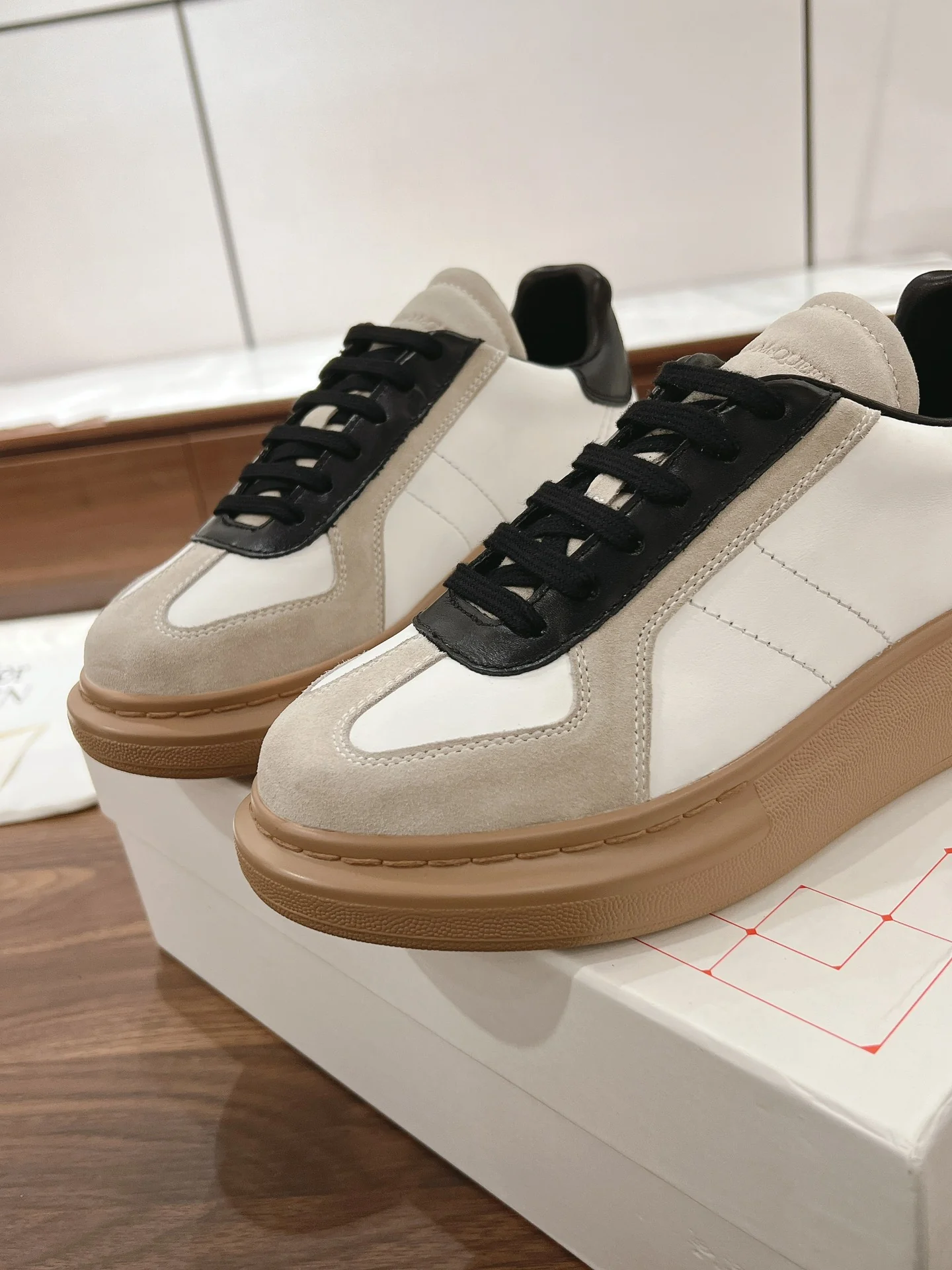 Повседневные туфли McQueen 2024 - черные