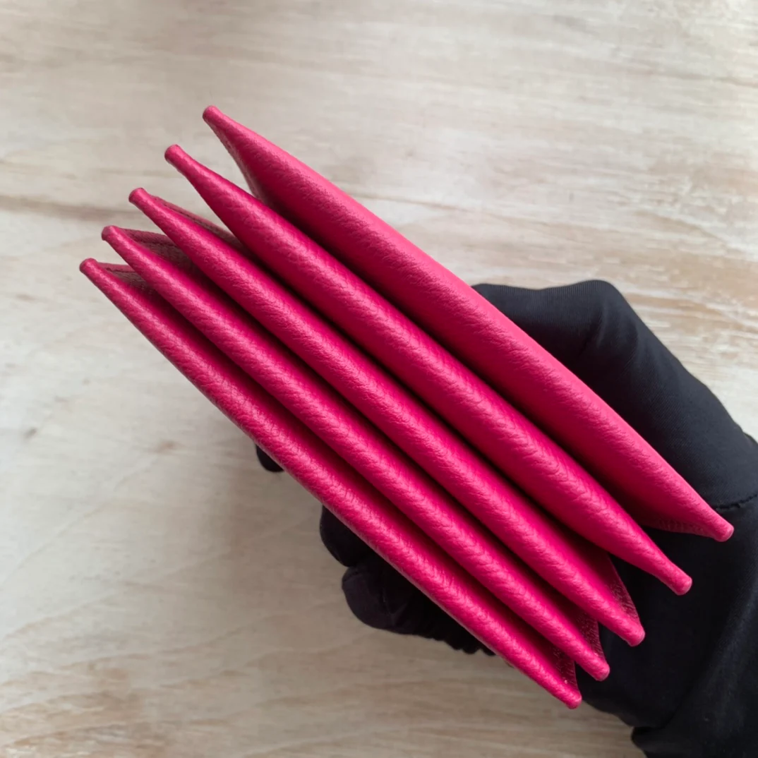 Celine 粒面牛皮风琴卡包