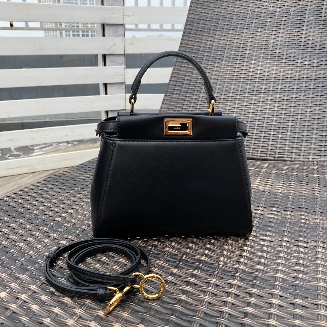 Миниатюрная кожаная сумка Fendi Peekaboo, черная - 1 шт.