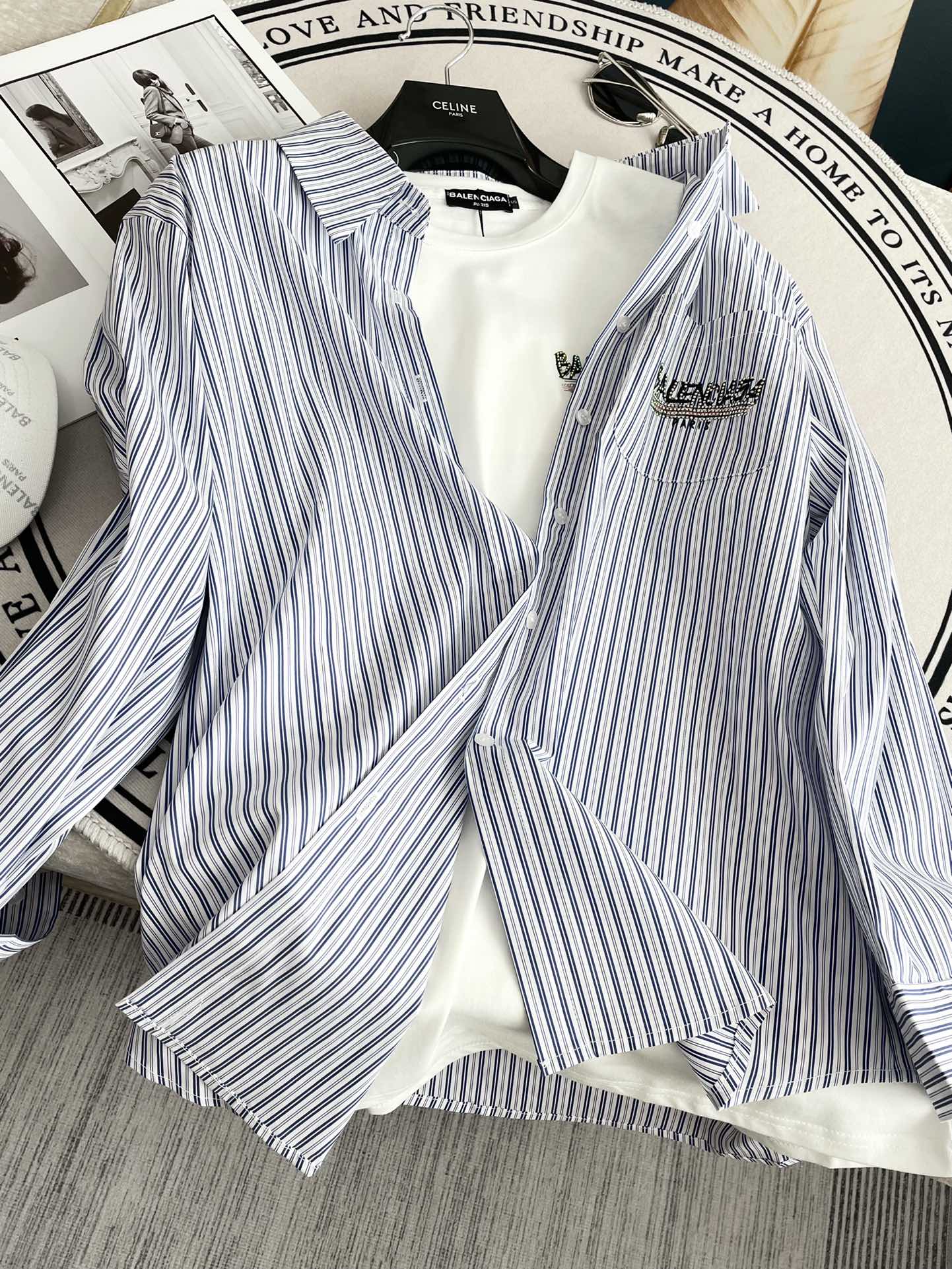 Полосатая рубашка Balenciaga 2403 с узором из страз.