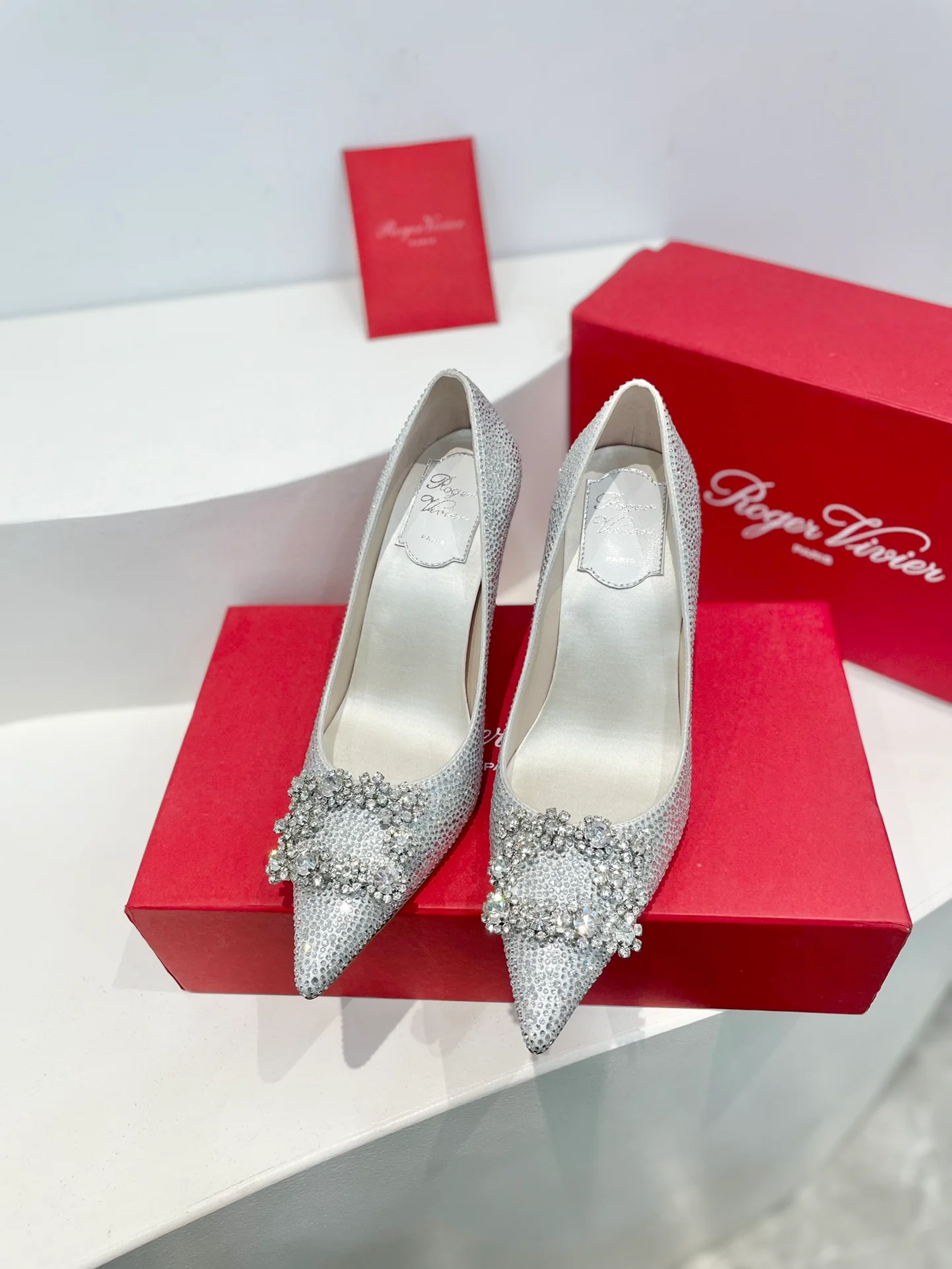 Обувь RV Shoes - Серия ?Кристальные туфли? - Туфли на высоком каблуке со стразами - Серебристые