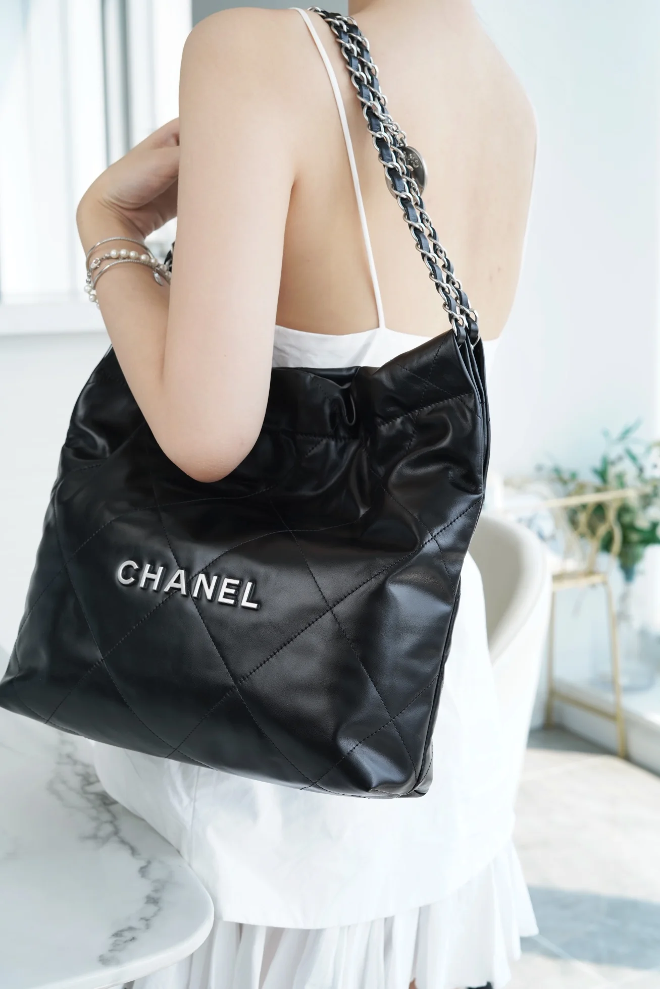 Сумка Chanel 22p 22bag, маленькая, черная, с серебряной пряжкой - 1 шт.
