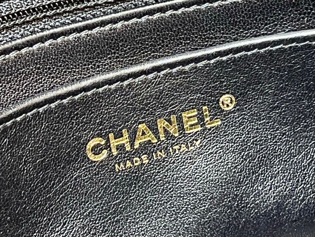 Ручка сумки Chanel 23a CF со стразами - черная