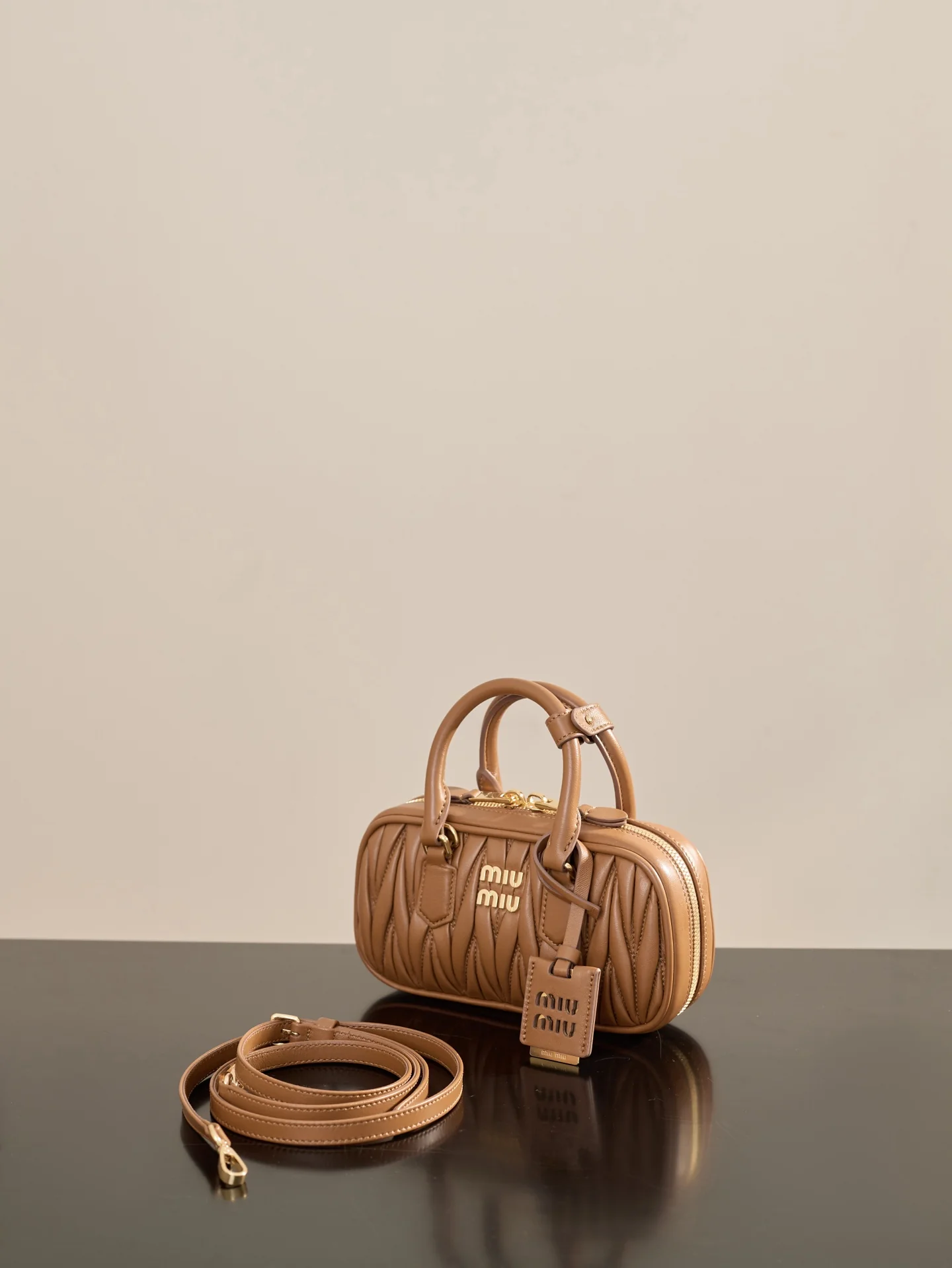 Miu Miu-5b088m1100 - Миниатюрная плиссированная сумка для боулинга - Карамельный цвет