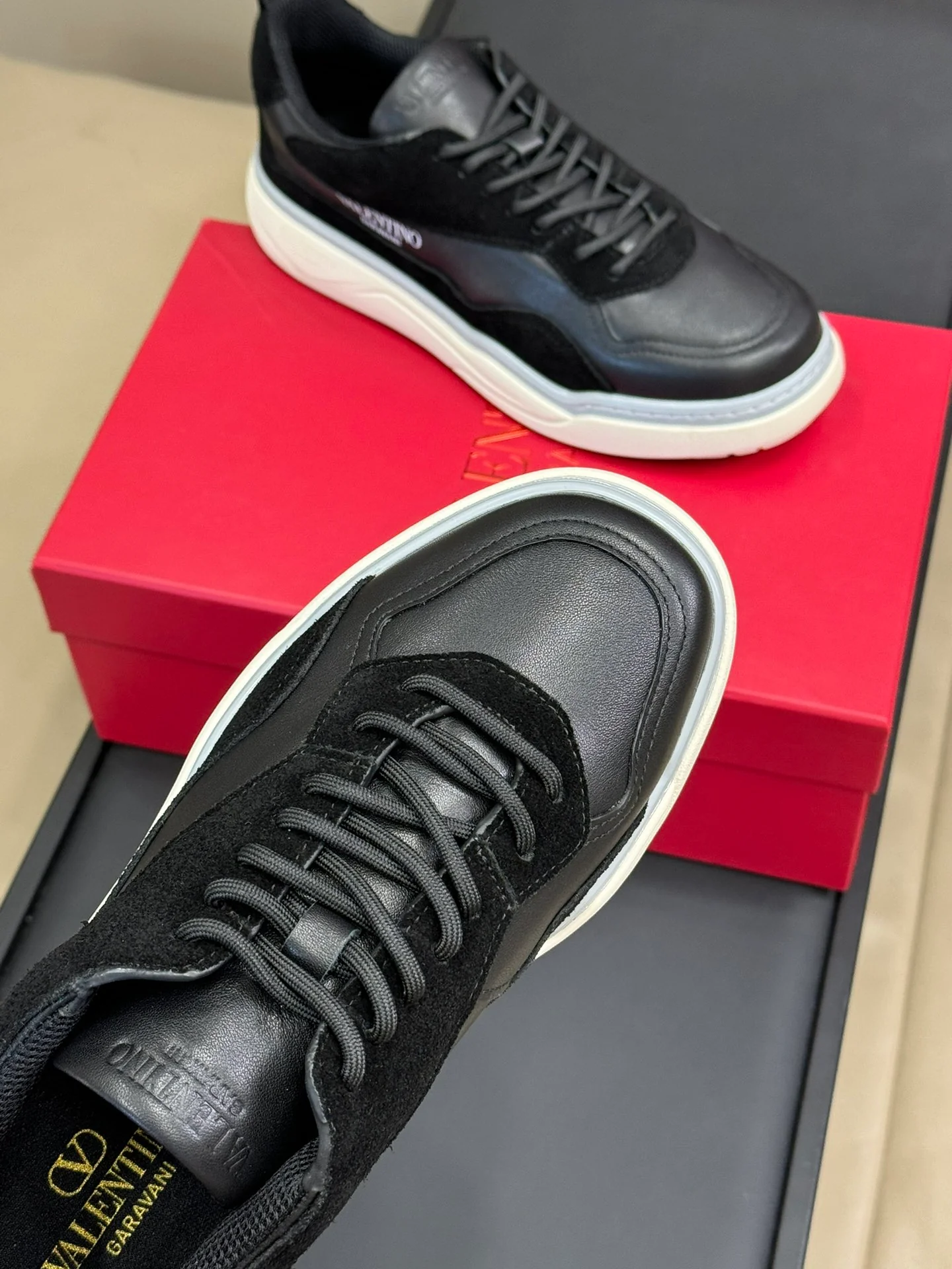 Кроссовки Valentino 2024 — черные