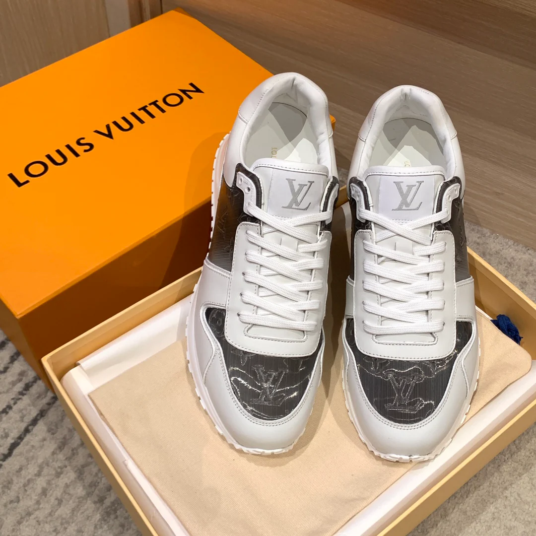 LV - Спортивная и повседневная обувь - Белая с переливающимся узором.