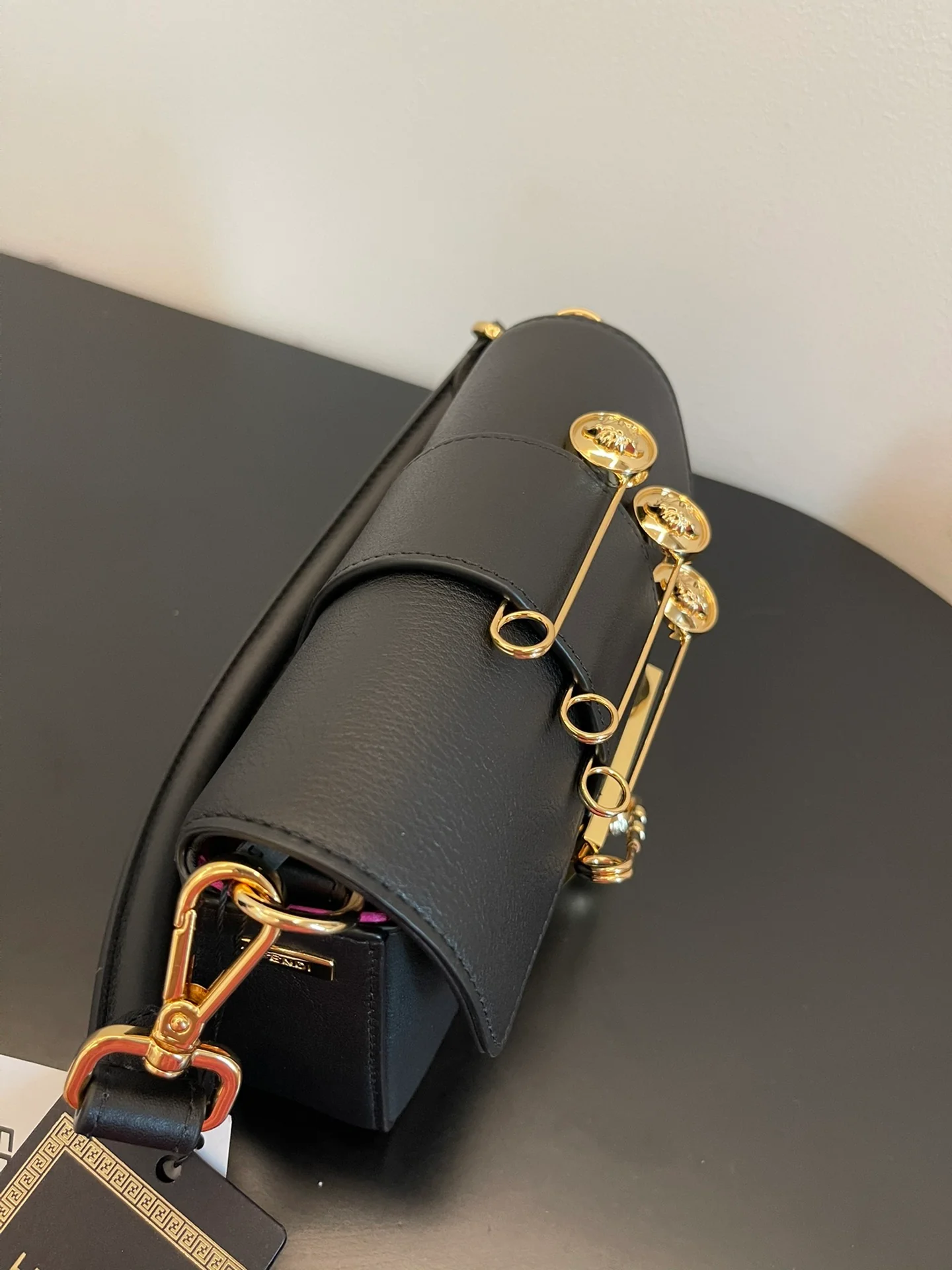 Сумка-багет Fendi Andace, маленькая, черная.