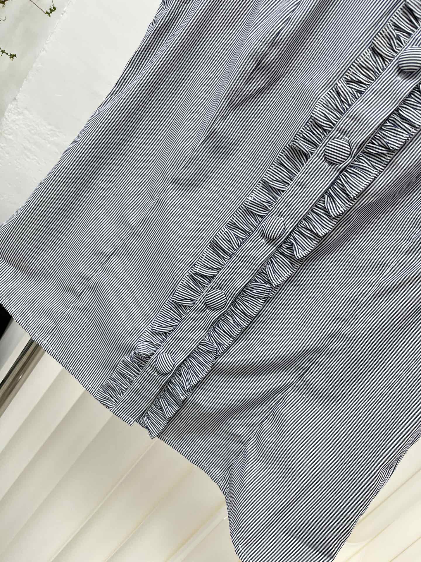 Chanel 2403 - Полосатый жилет без рукавов с оборками