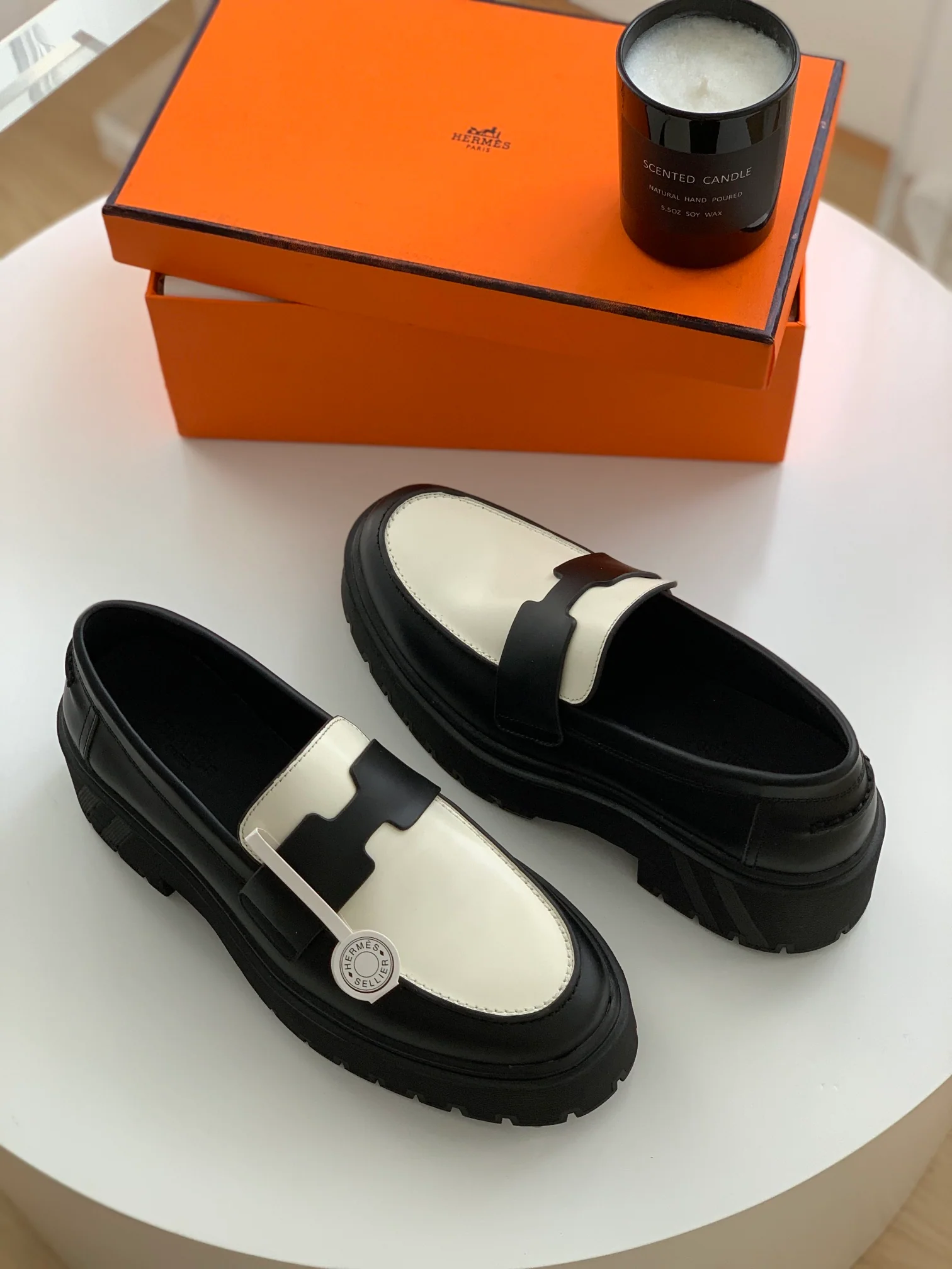 Новинка сезона осень/зима 2023 от Hermes - Лоферы Hitch - Белые