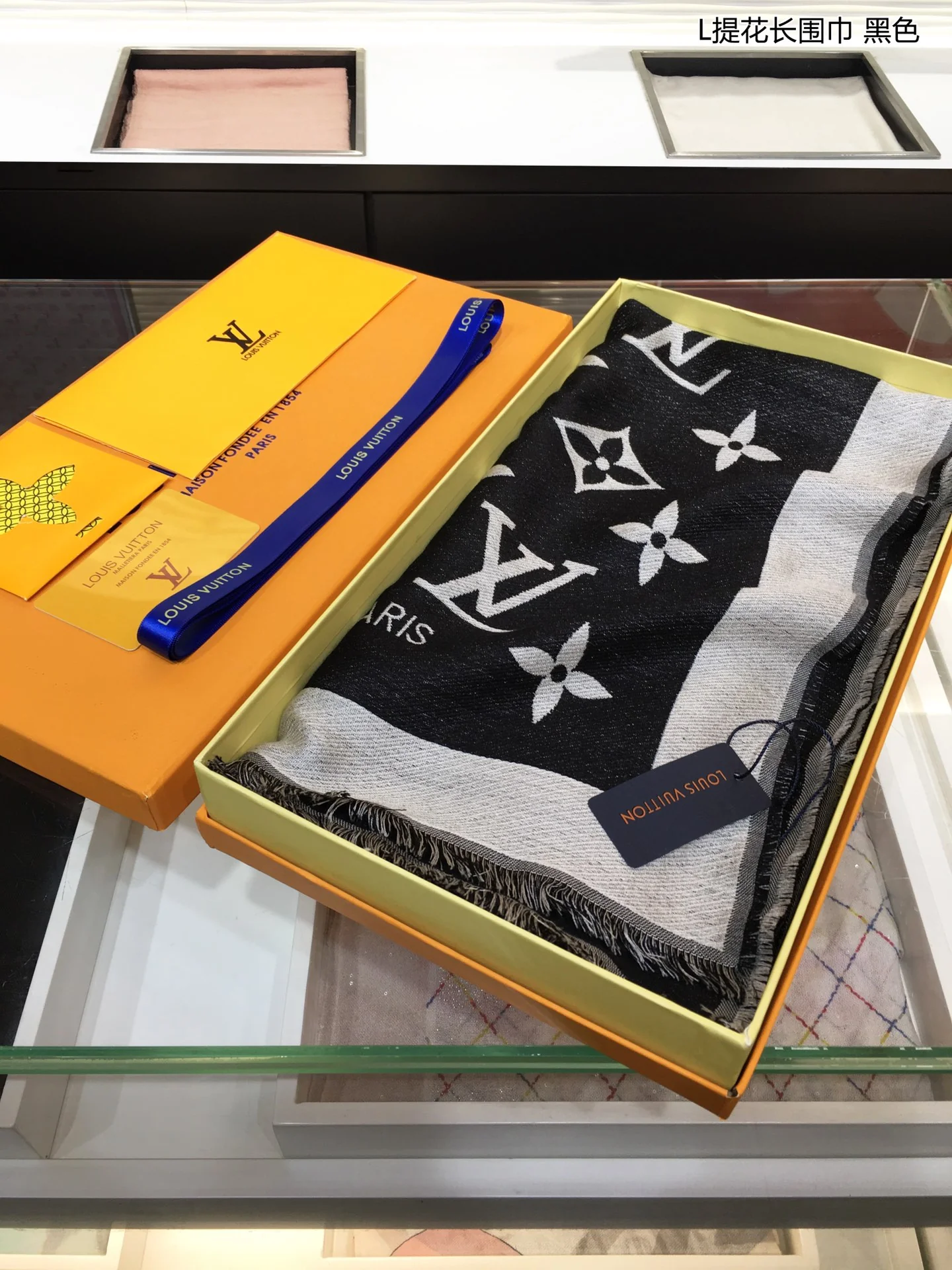 Шерстяной жаккардовый шарф LV Miss LV - 75-200 см