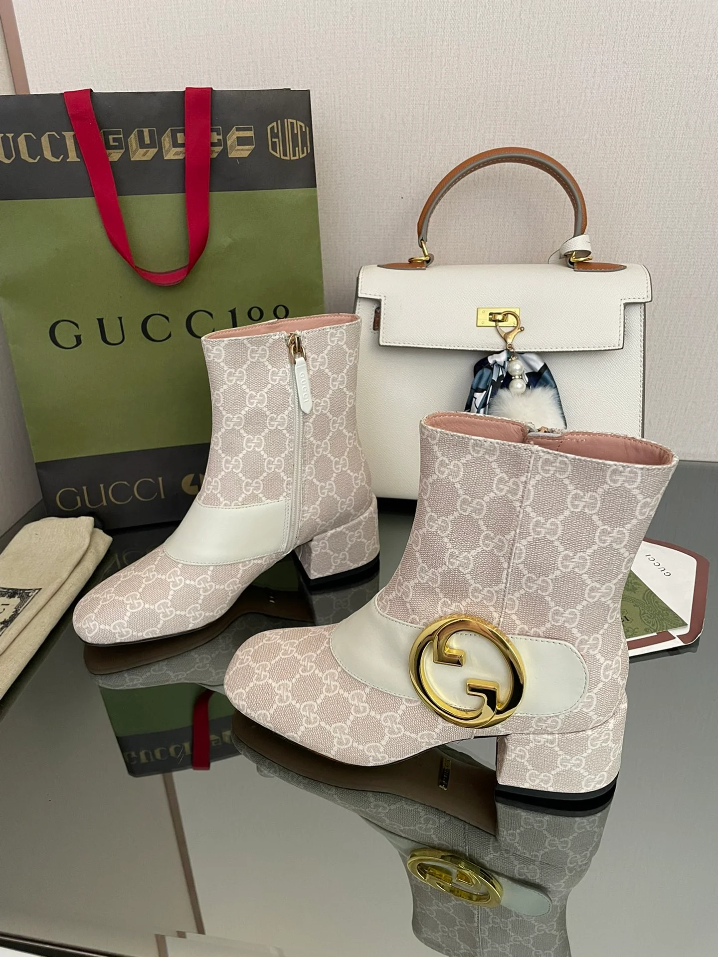 Gucci - Ботинки на низком каблуке - Монограммный узор - Белый