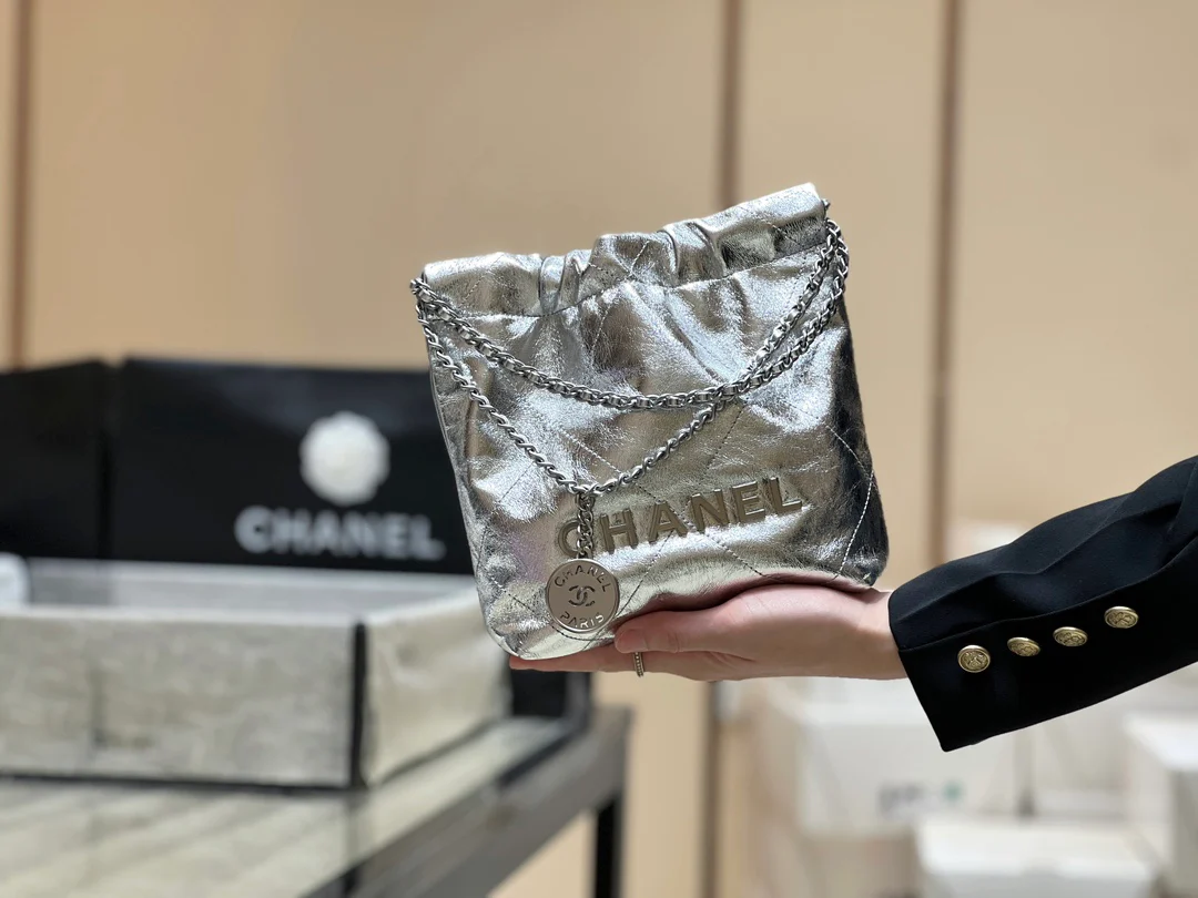 Миниатюрная металлическая кожаная мусорная сумка Chanel 25c - серебристая