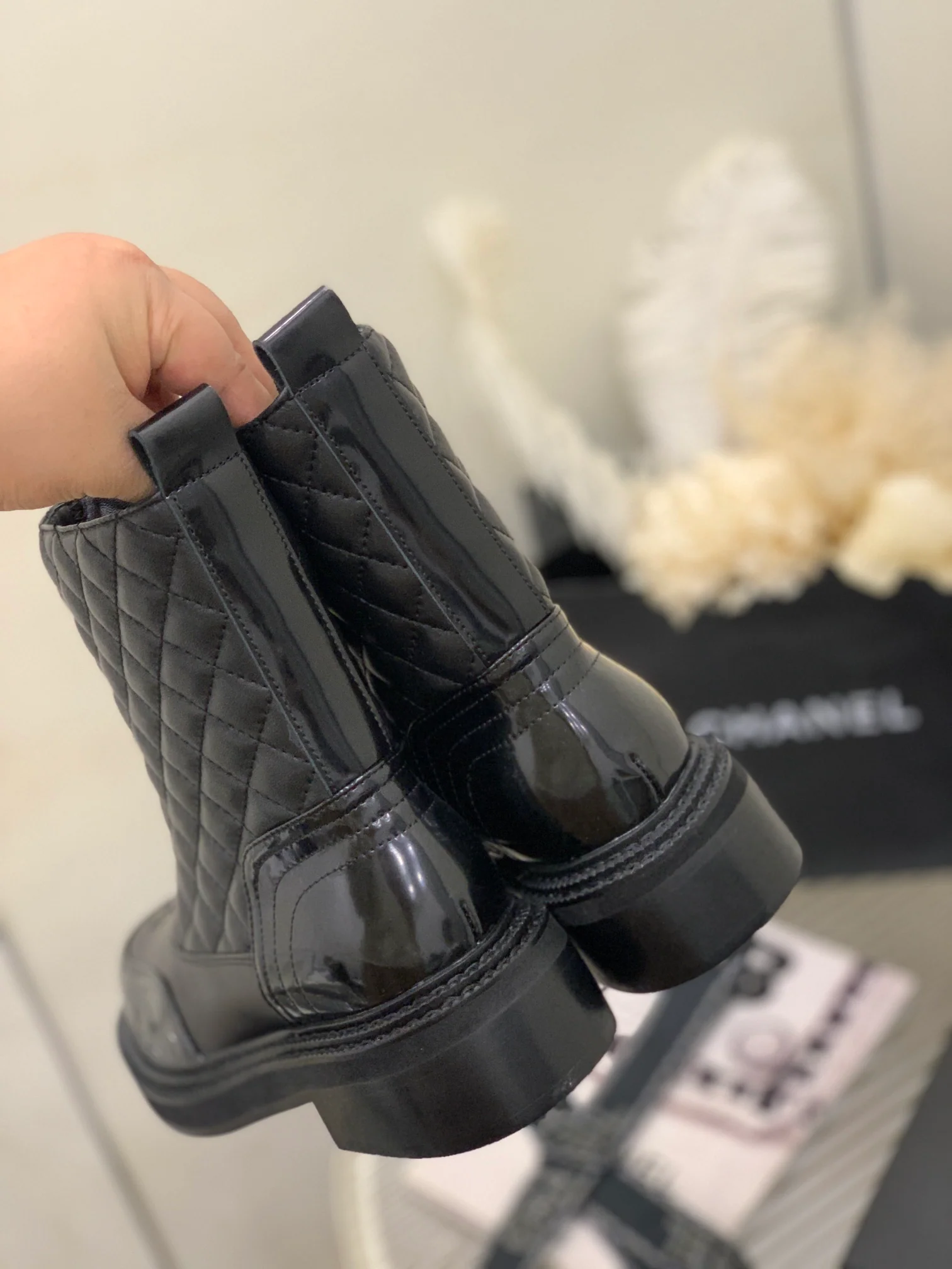 Коллекция Chanel 2022 года с подиума - Ботильоны с бриллиантовыми блестками - Черные